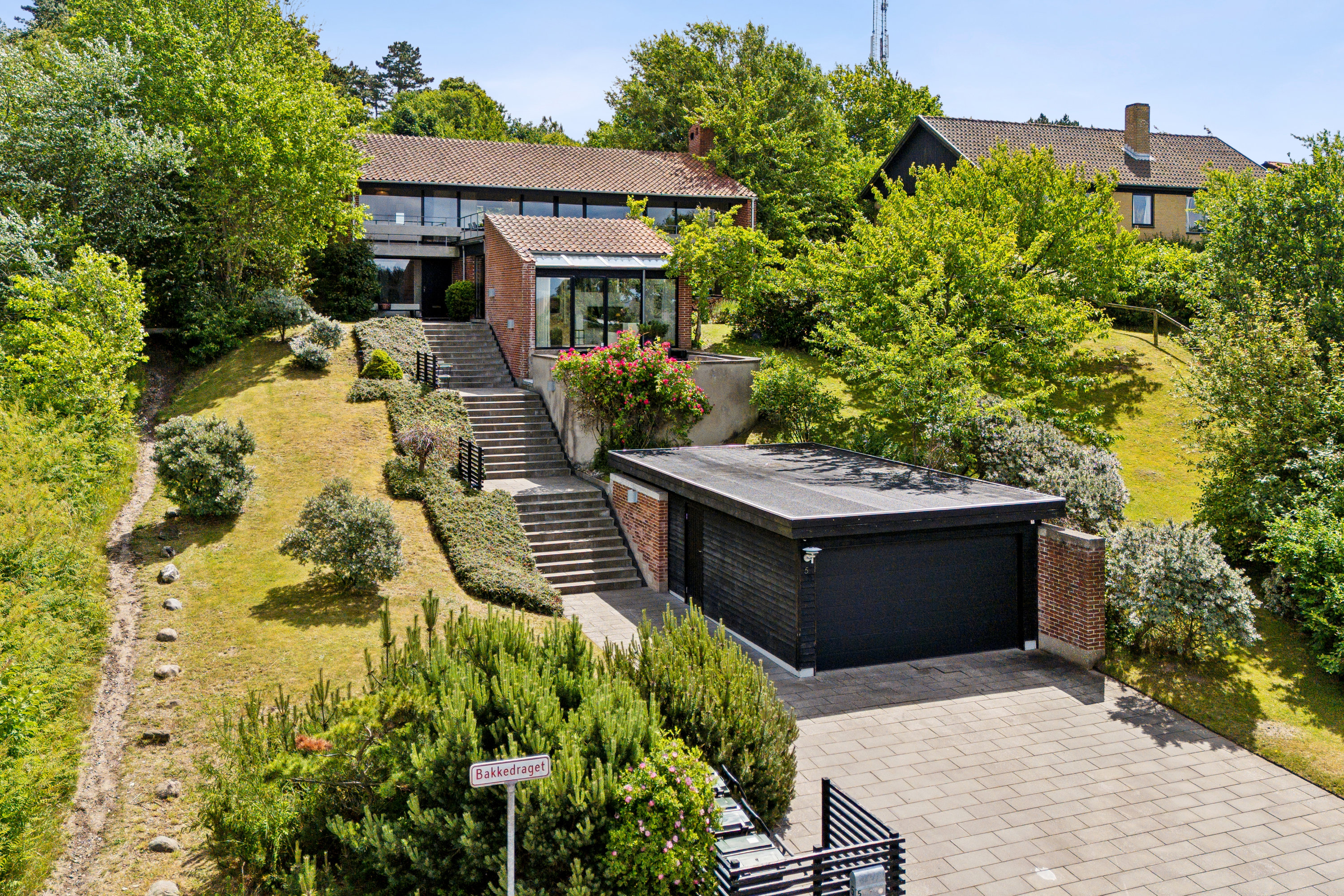 Fremhævet ejendom 1 billede i fuldskærmstilstand. Billede af Bakkedraget 5, 8400 Ebeltoft