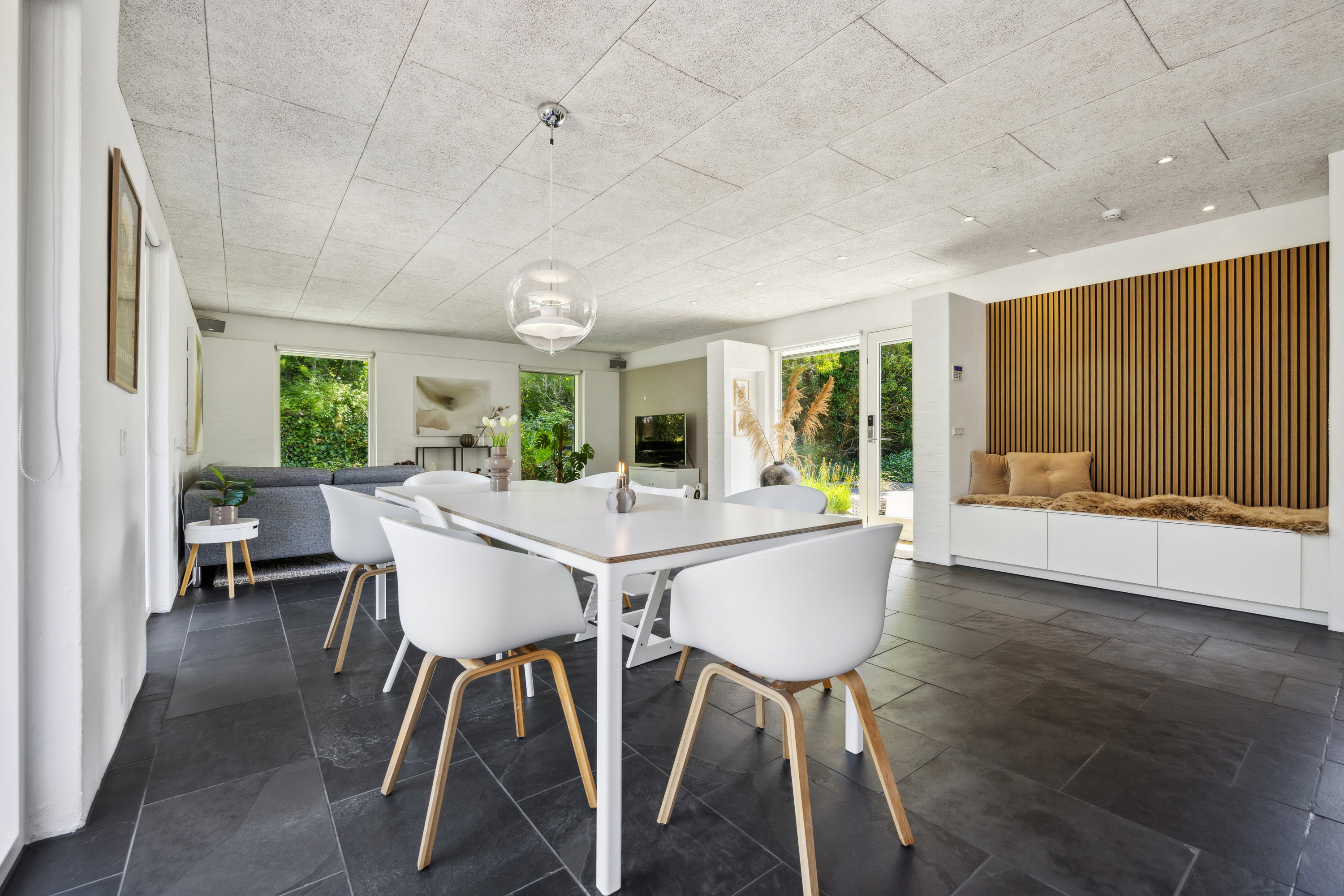 Fremhævet stue billede i fuldskærmstilstand. Billede af Toftesvinget 8, 9440 Aabybro