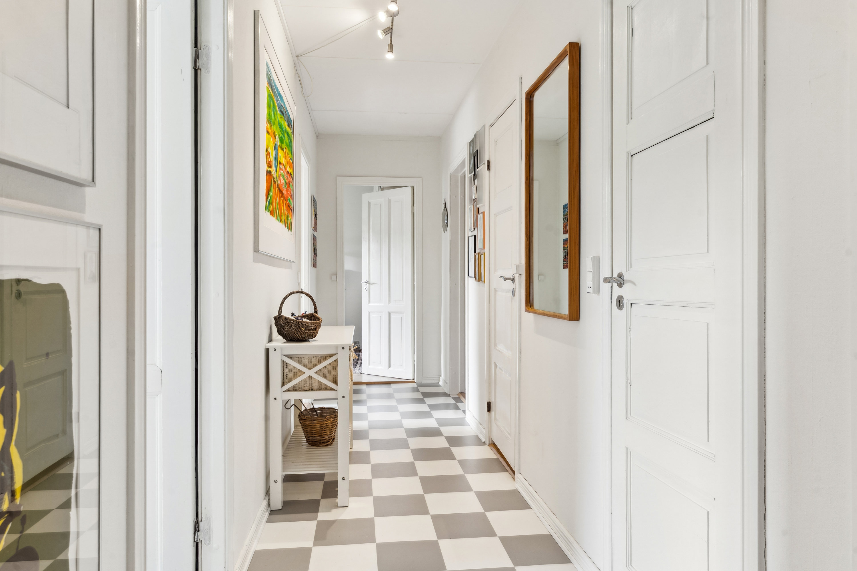 Fremhævet gang billede i fuldskærmstilstand. Billede af Ryetvej 63, 1. mf., 3500 Værløse