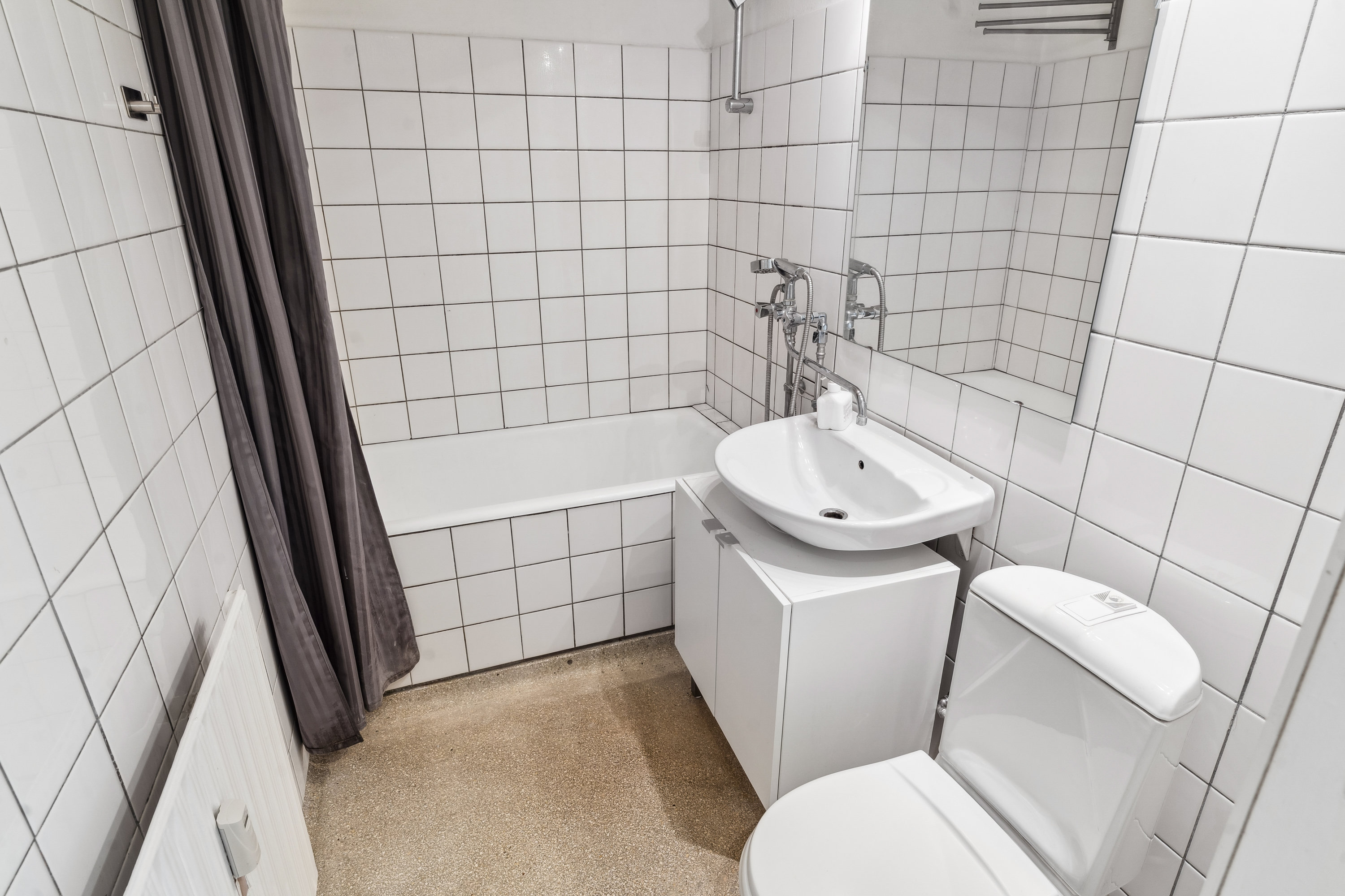 Fremhævet badeværelse billede i fuldskærmstilstand. Billede af Ryetvej 63, 1. mf., 3500 Værløse