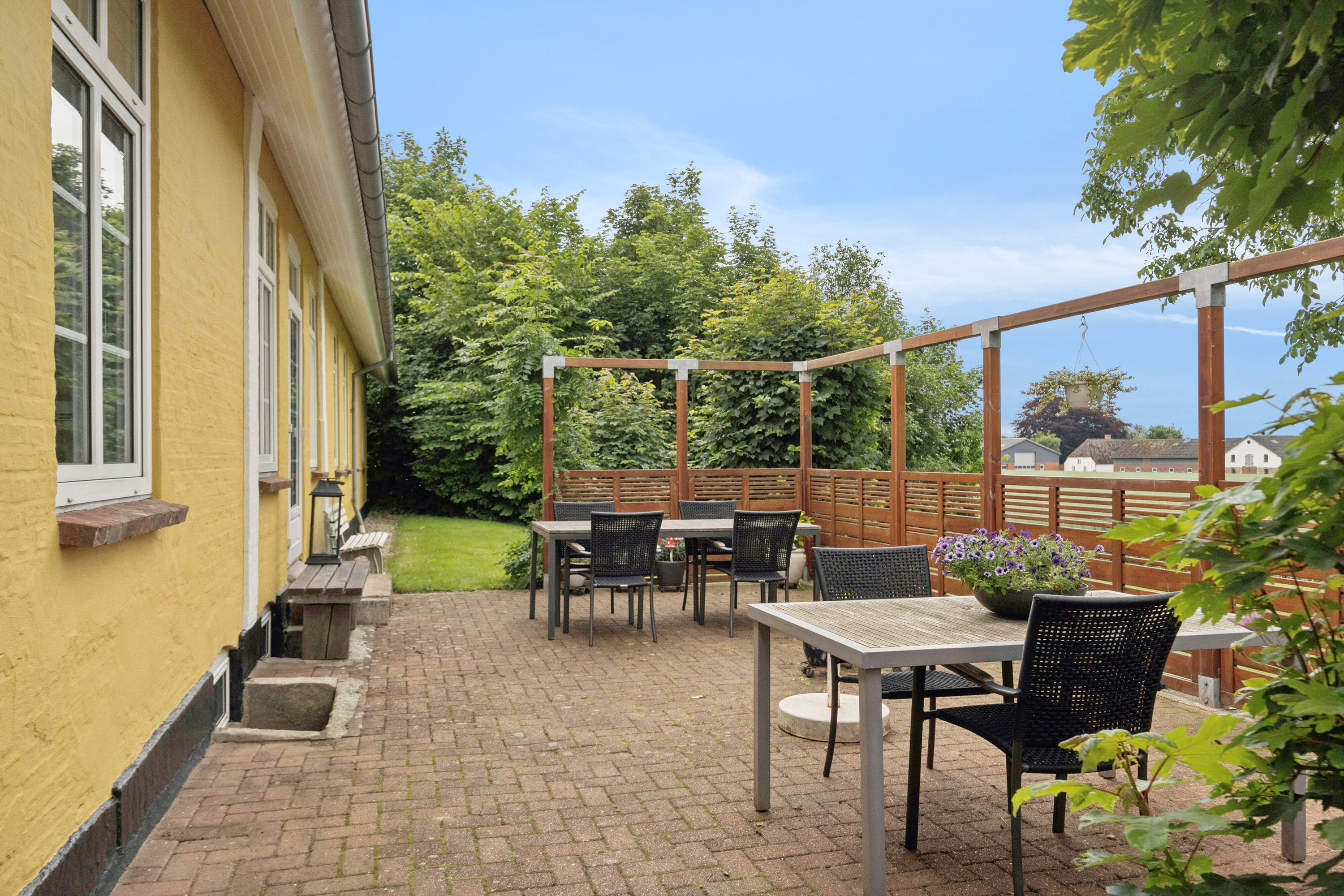 Fremhævet terrasse billede i fuldskærmstilstand. Billede af Stenderupgård 1, 6630 Rødding