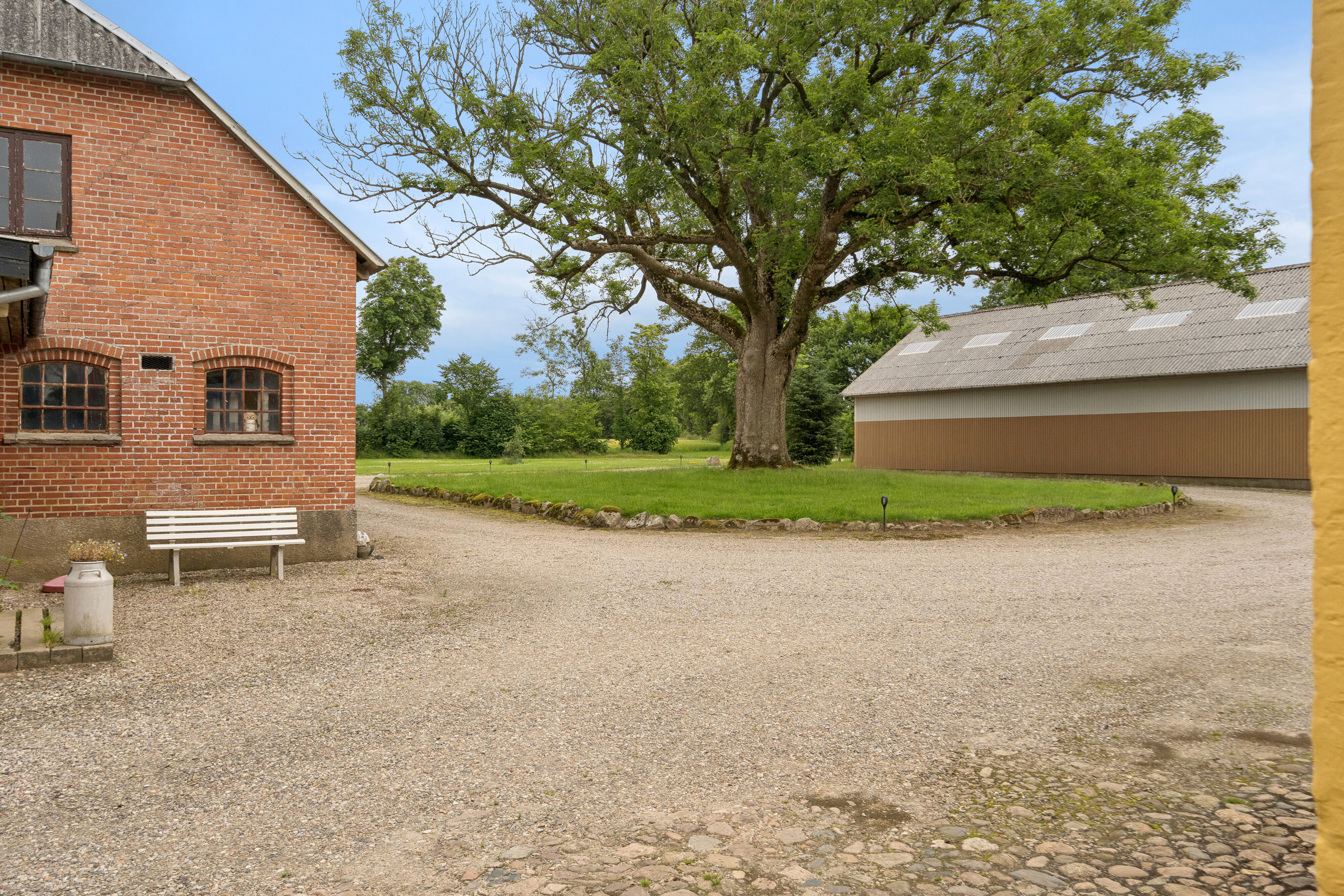 Fremhævet set fra vejen billede i fuldskærmstilstand. Billede af Stenderupgård 1, 6630 Rødding