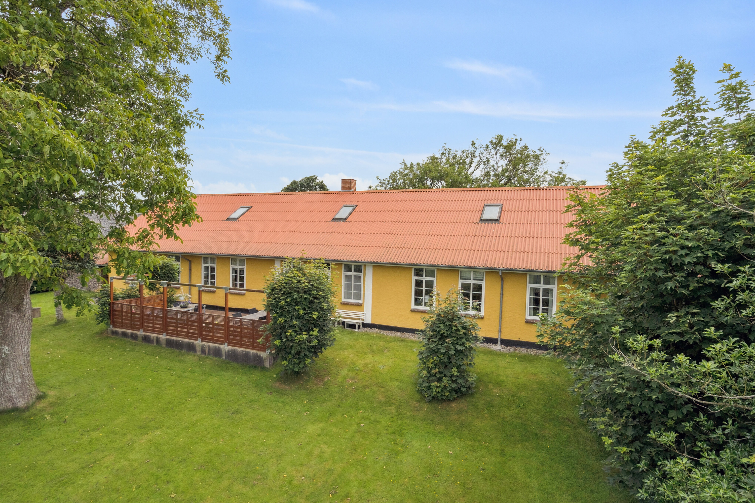Fremhævet set fra haven billede i fuldskærmstilstand. Billede af Stenderupgård 1, 6630 Rødding