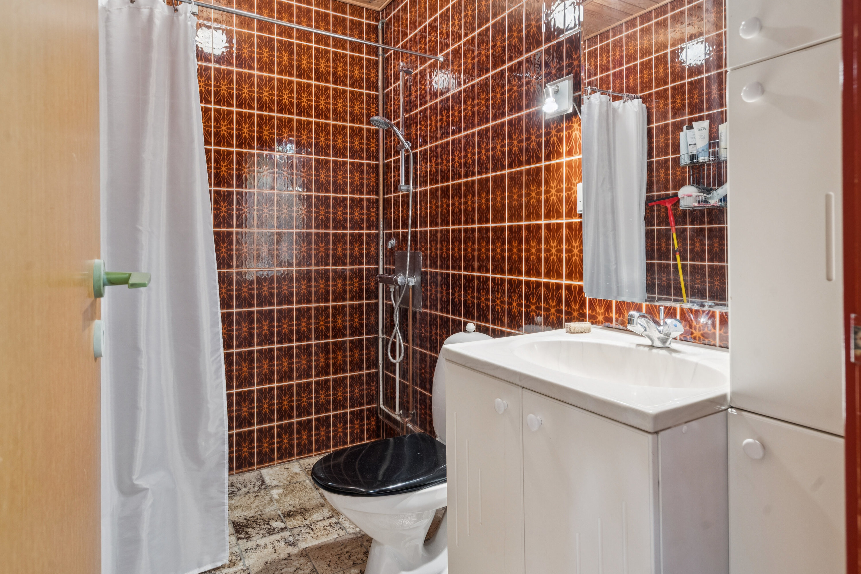 Fremhævet badeværelse billede i fuldskærmstilstand. Billede af Stenderupgård 1, 6630 Rødding