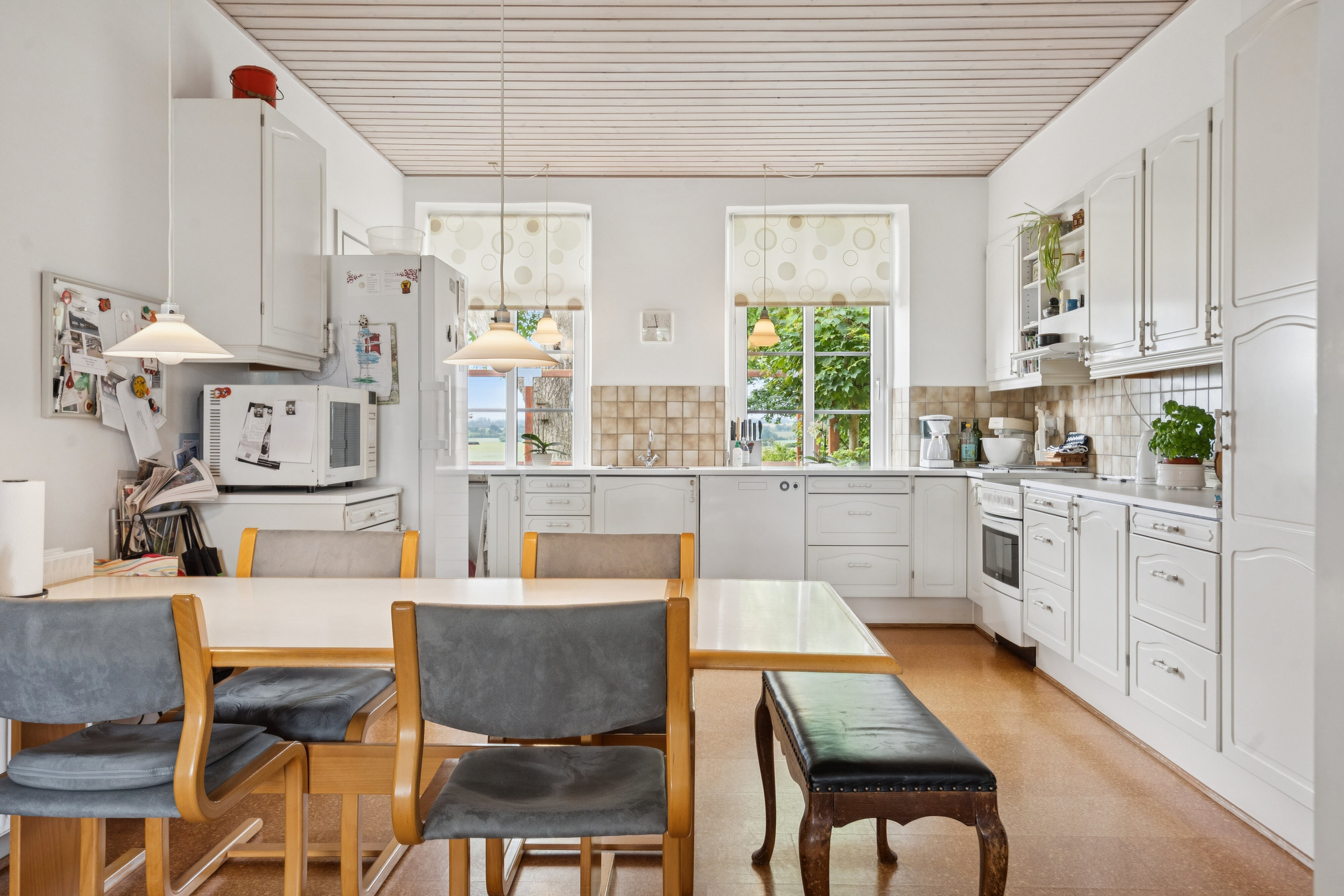 Fremhævet spisestue billede i fuldskærmstilstand. Billede af Stenderupgård 1, 6630 Rødding