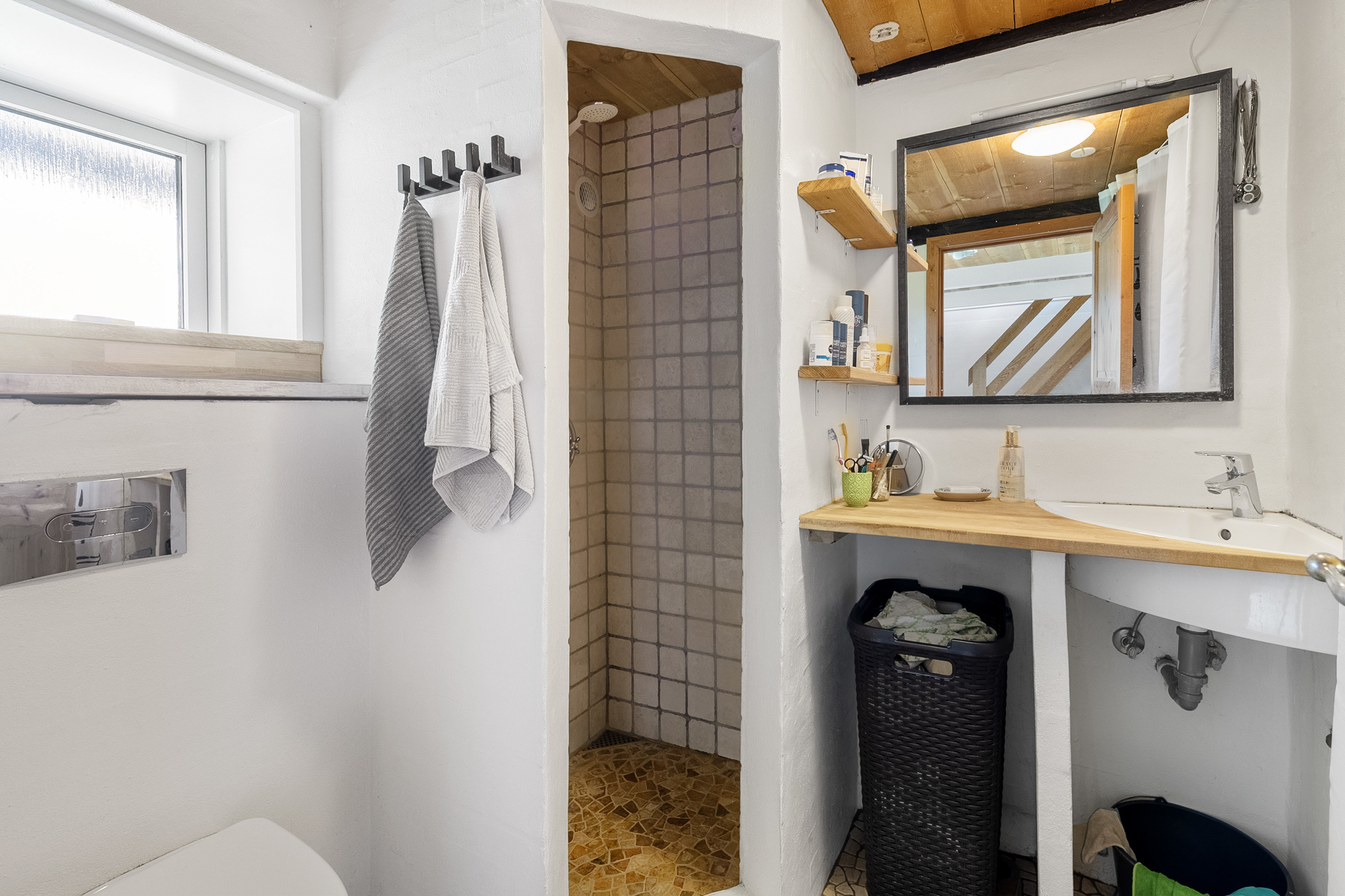 Fremhævet badeværelse billede i fuldskærmstilstand. Billede af Damvej 11, Blegind, 8362 Hørning