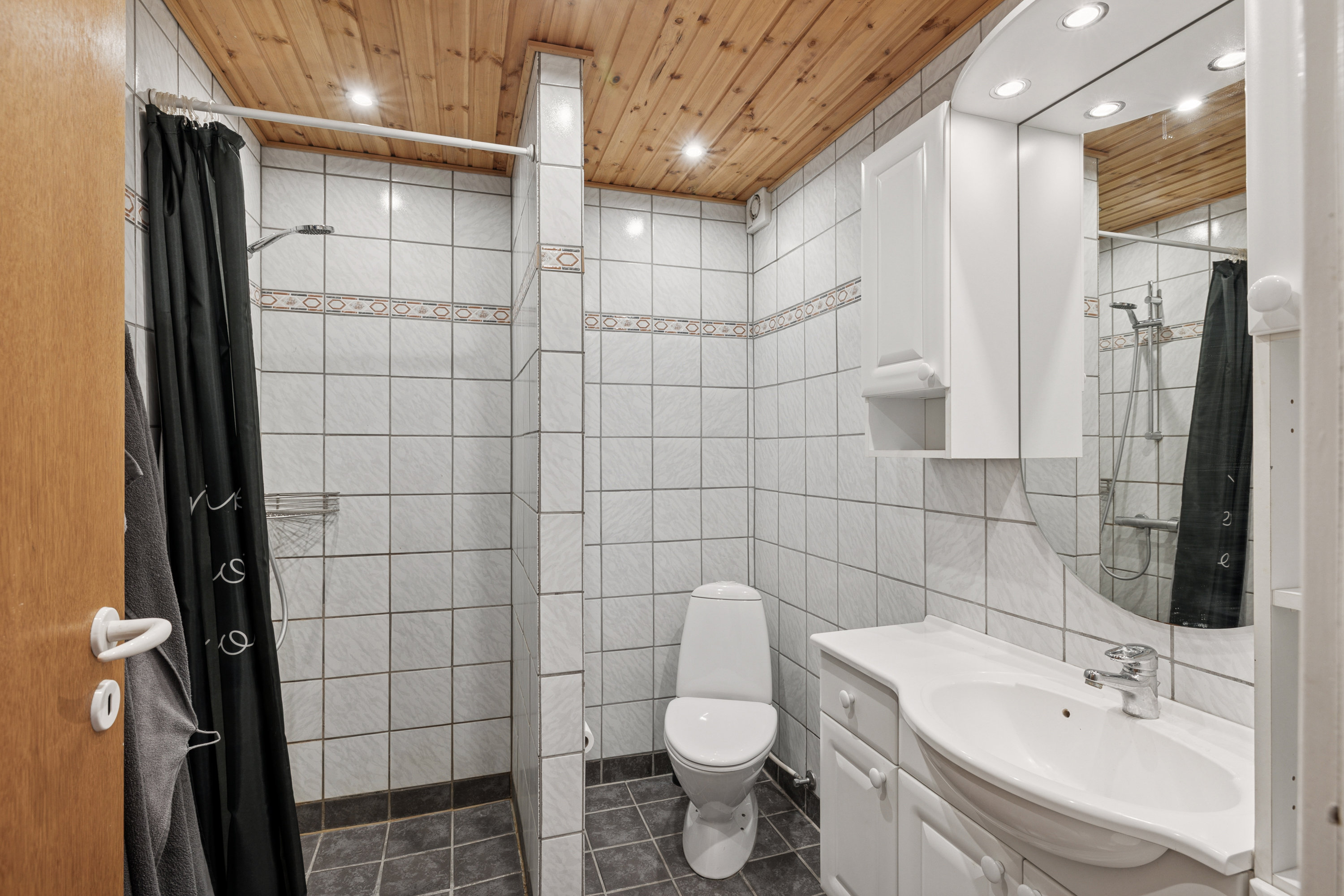 Fremhævet badeværelse billede i fuldskærmstilstand. Billede af Gl. Aalborgvej 109, 8800 Viborg