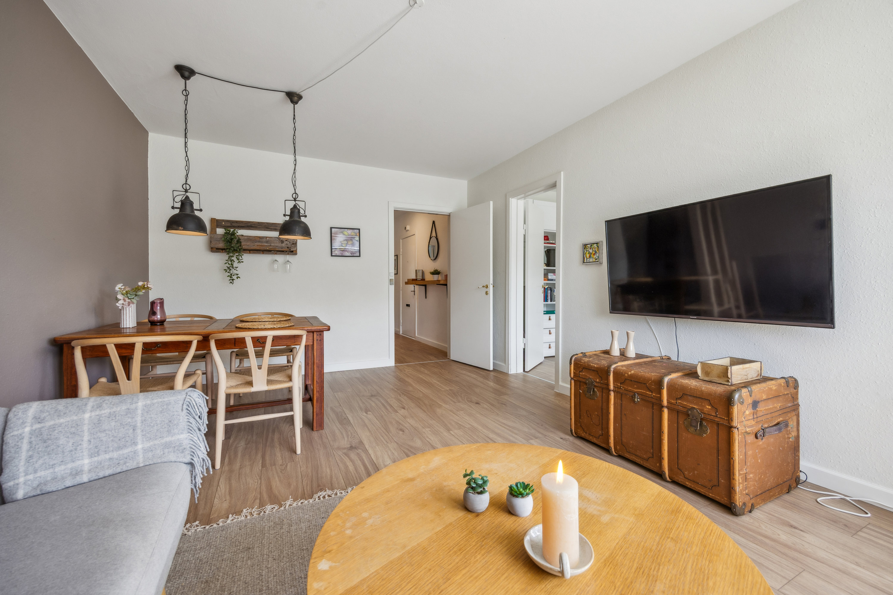 Fremhævet stue billede i fuldskærmstilstand. Billede af Lindholmsvej 73B, 1. tv., 9400 Nørresundby