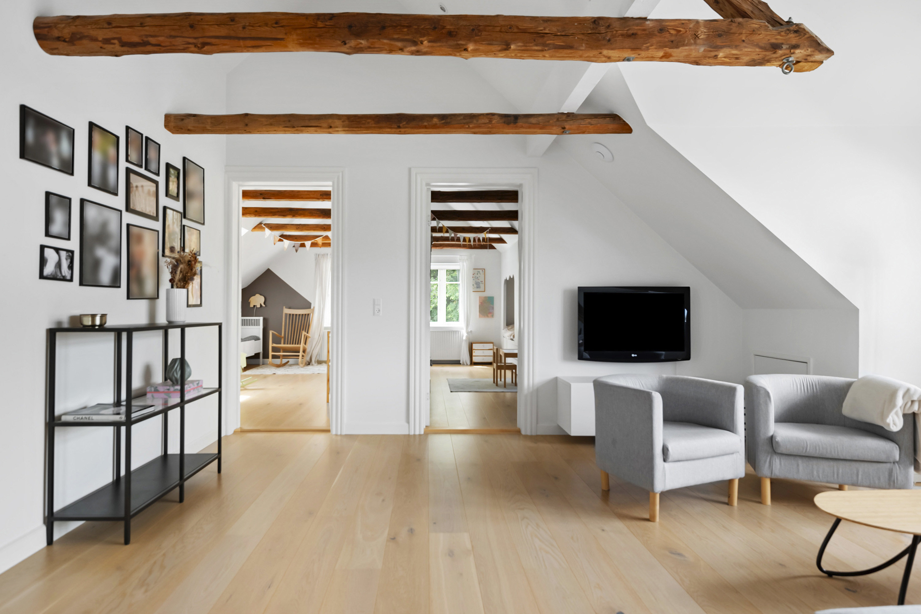 Fremhævet stue billede i fuldskærmstilstand. Billede af Hedemarksvej 18, Fensten, 8300 Odder