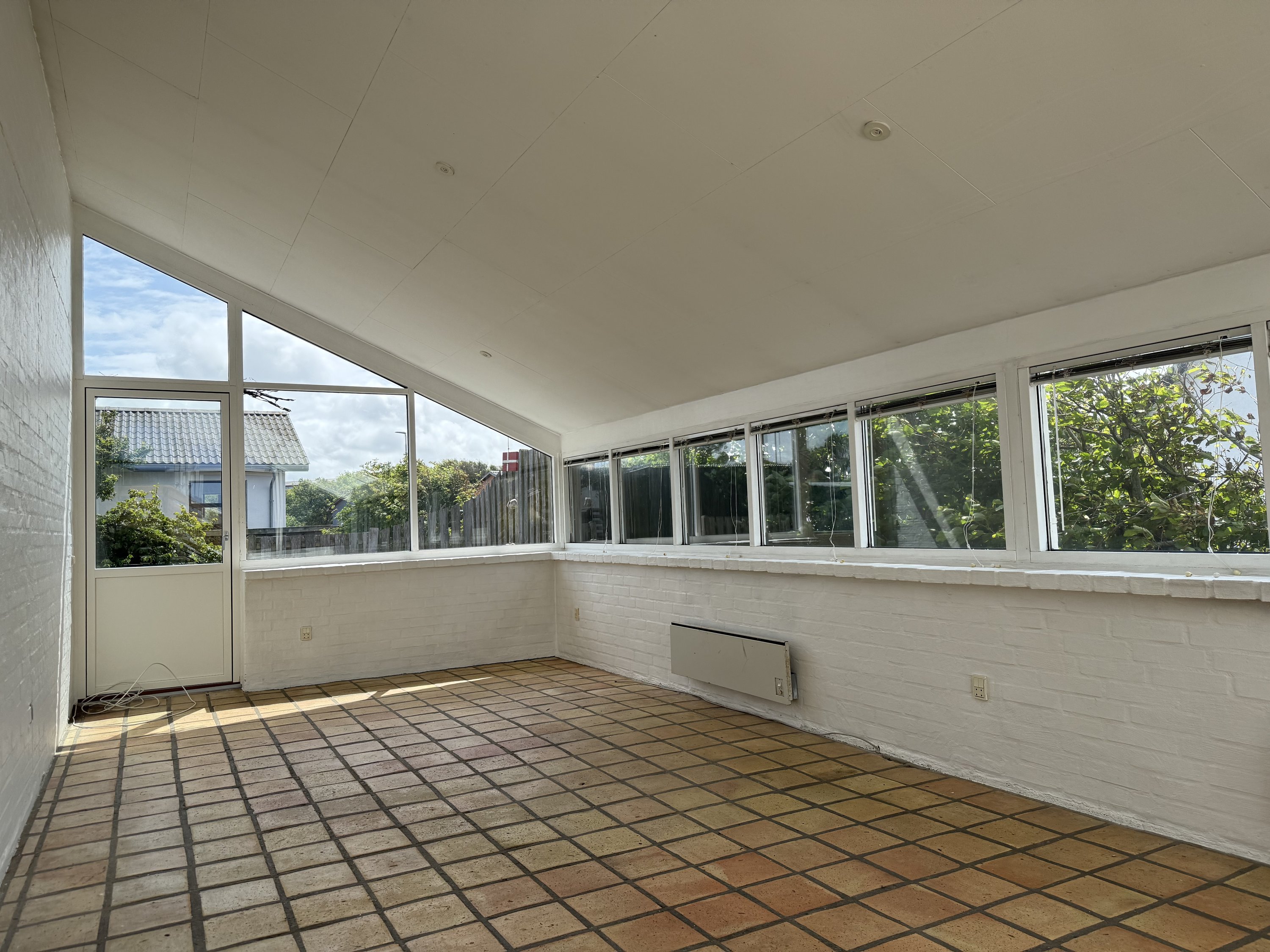 Fremhævet udestue billede i fuldskærmstilstand. Billede af Mågevej 17, 9850 Hirtshals