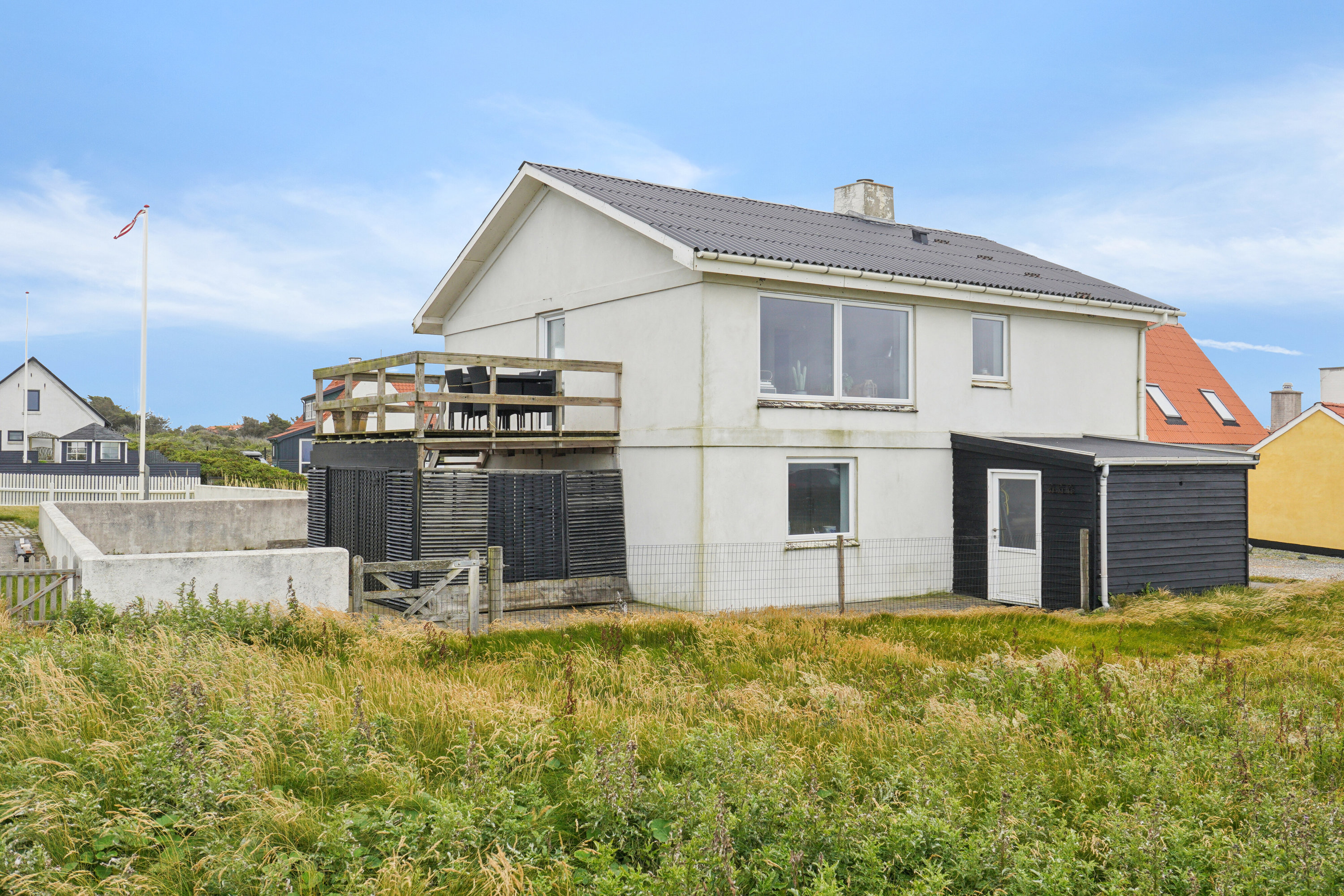 Fremhævet set fra haven billede i fuldskærmstilstand. Billede af Havblik 2, Lyngby, 9480 Løkken