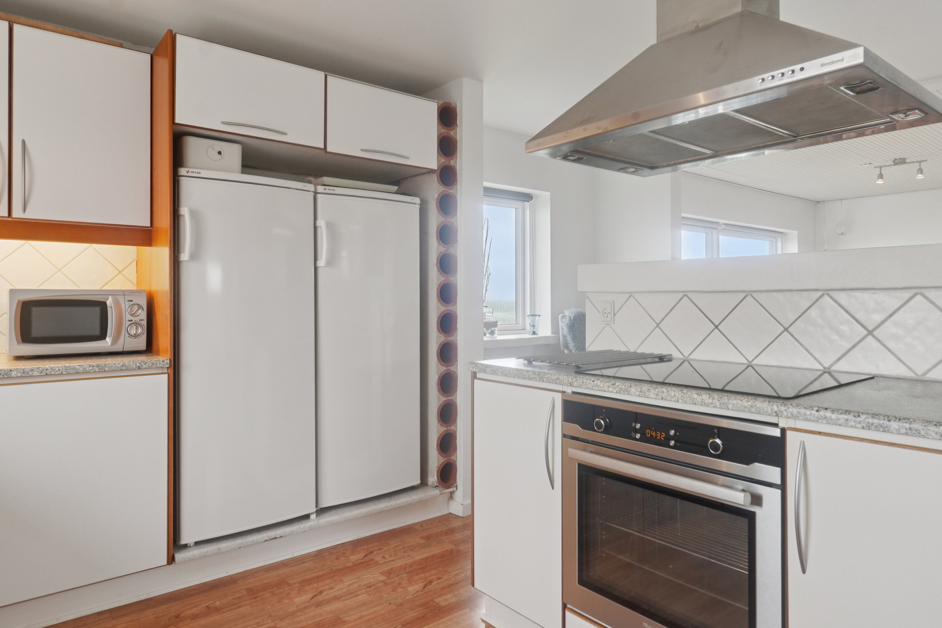 Fremhævet køkken billede i fuldskærmstilstand. Billede af Havblik 2, Lyngby, 9480 Løkken