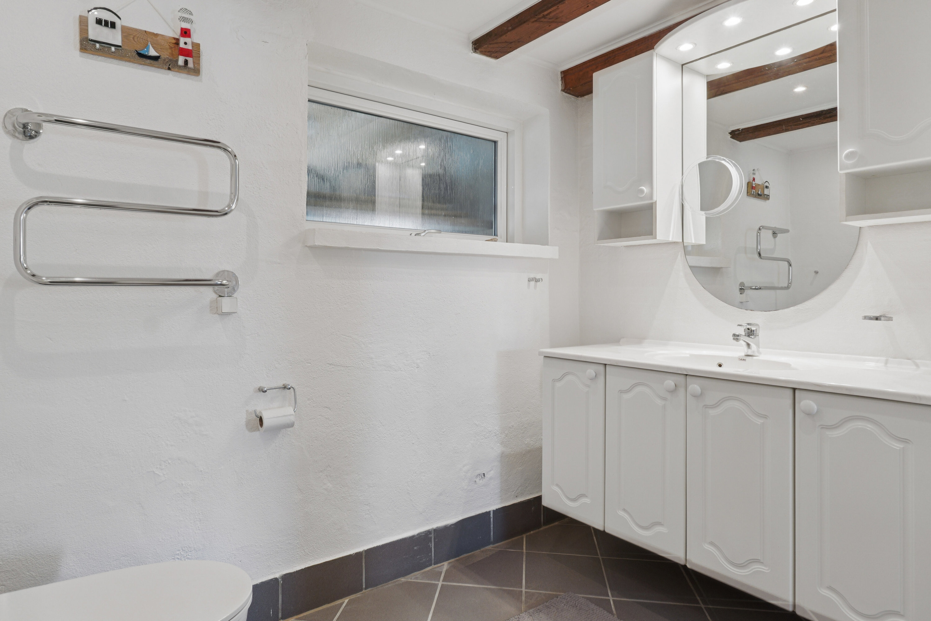 Fremhævet badeværelse billede i fuldskærmstilstand. Billede af Havblik 2, Lyngby, 9480 Løkken