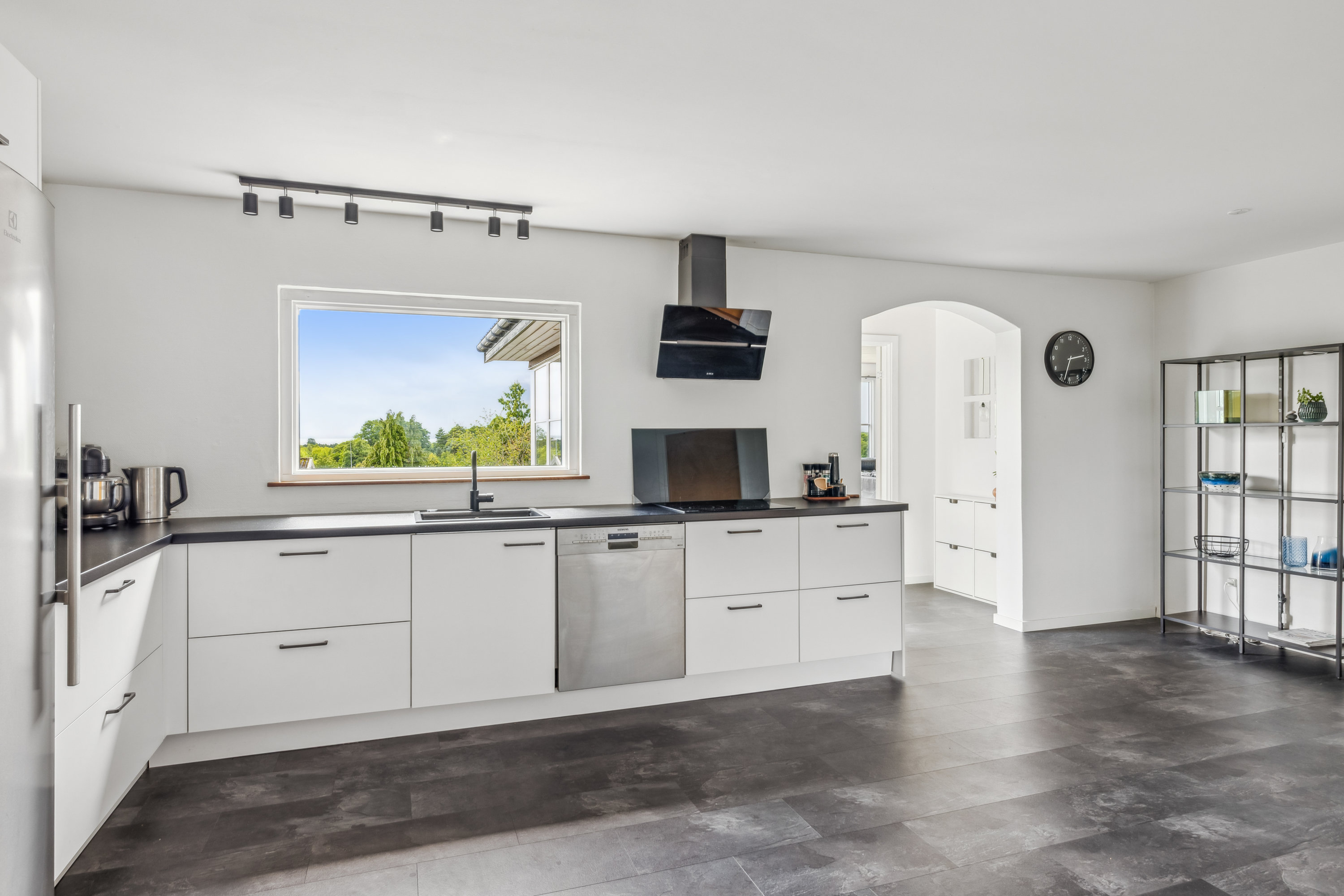 Fremhævet køkken billede i fuldskærmstilstand. Billede af Lerbakken 38, Følle, 8410 Rønde