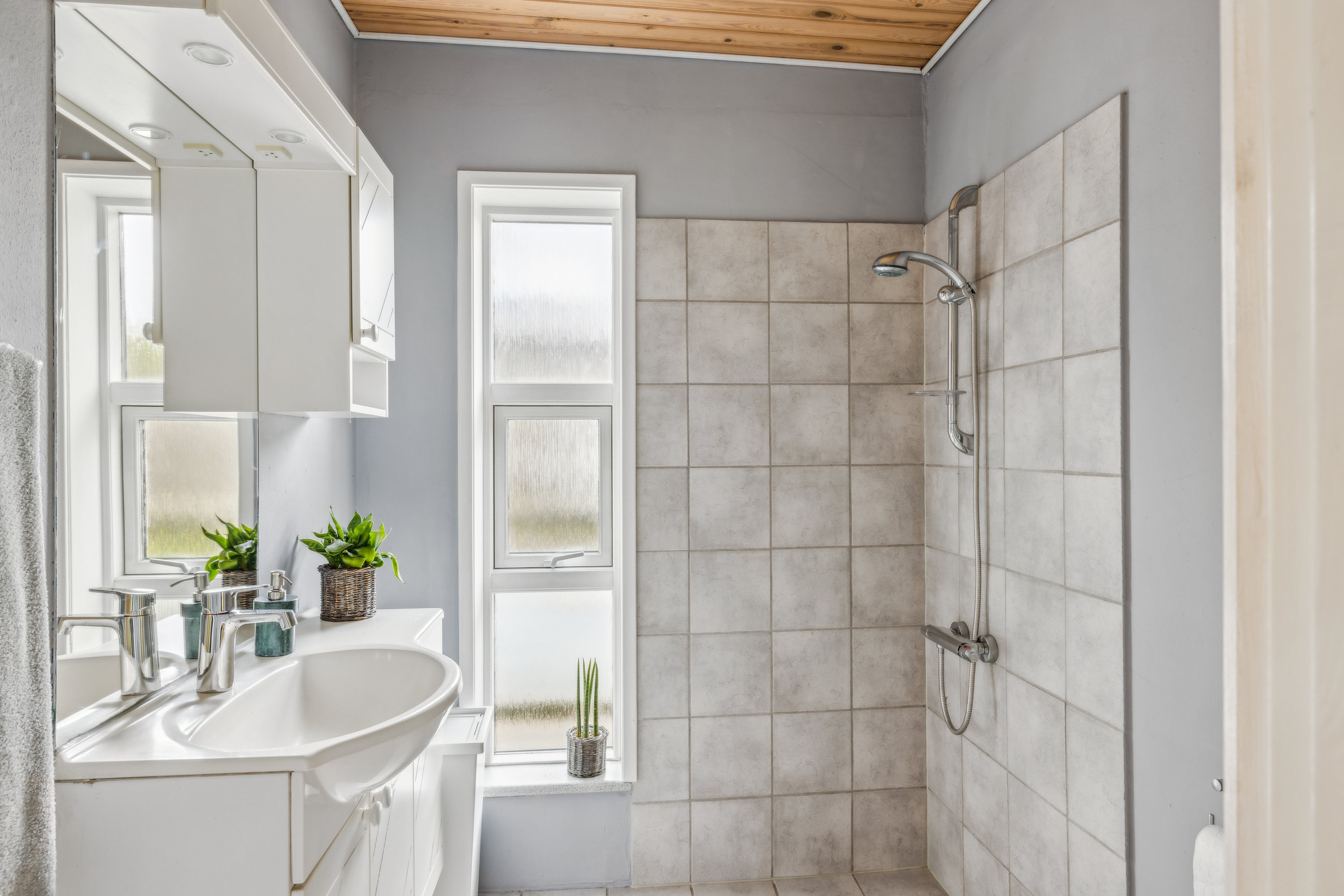 Fremhævet badeværelse billede i fuldskærmstilstand. Billede af Lerbakken 38, Følle, 8410 Rønde