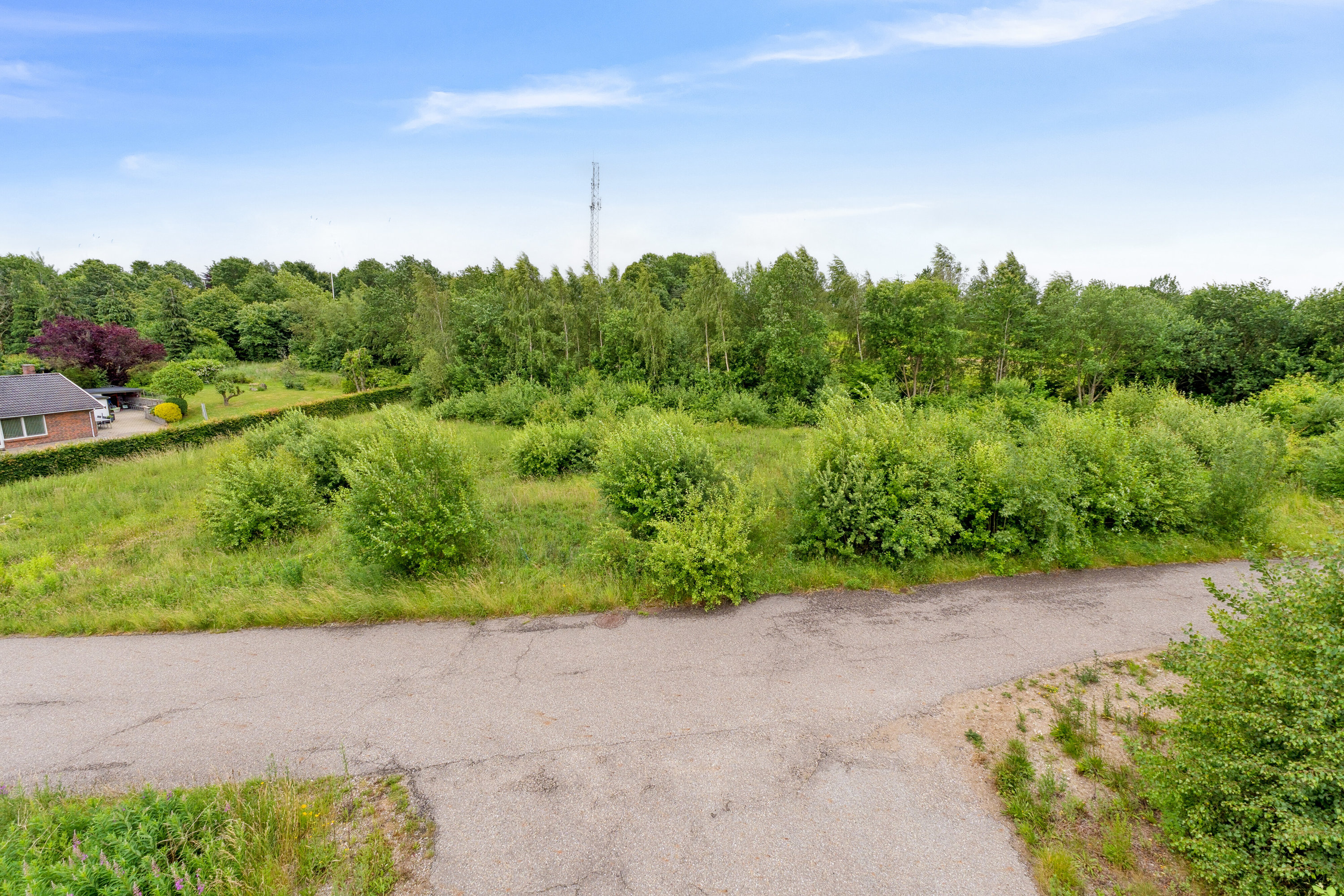 Miniaturebillede 1: set fra vejen. Billede af Kløvermarken 21, Skallebølle, 5492 Vissenbjerg