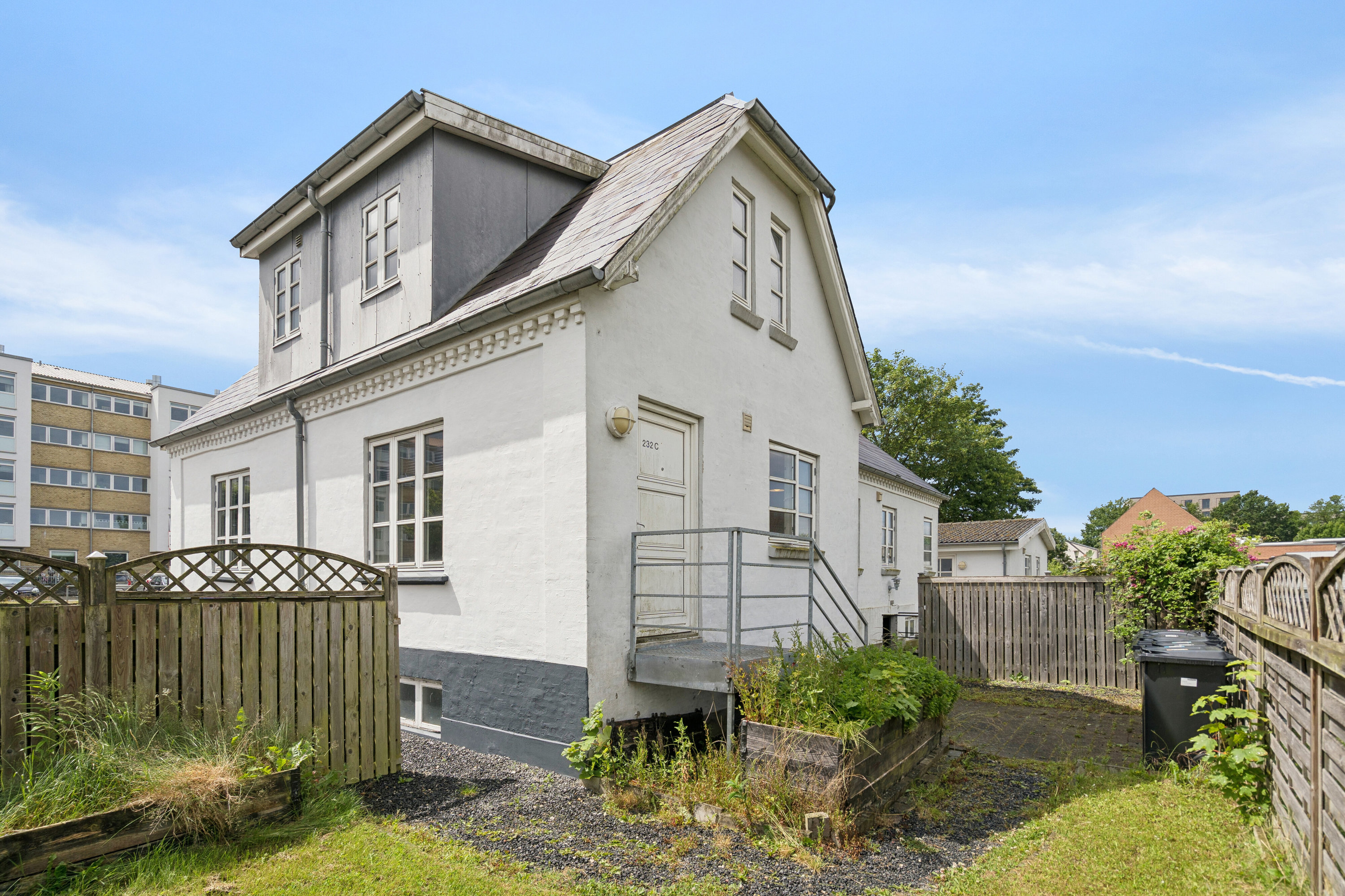 Miniaturebillede 1: set fra haven. Billede af Nyborgvej 232A, 5220 Odense SØ