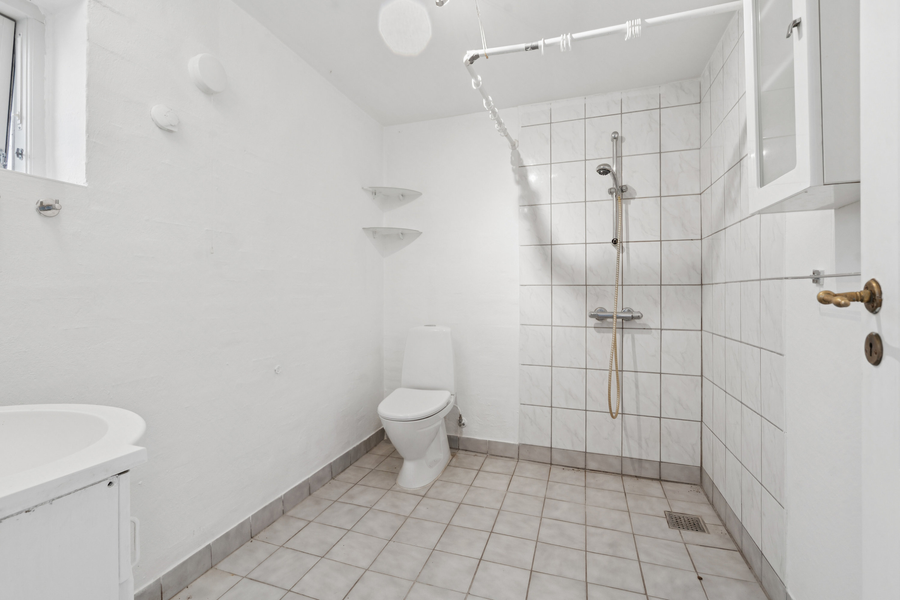 Fremhævet badeværelse billede i fuldskærmstilstand. Billede af Nyborgvej 232A, 5220 Odense SØ