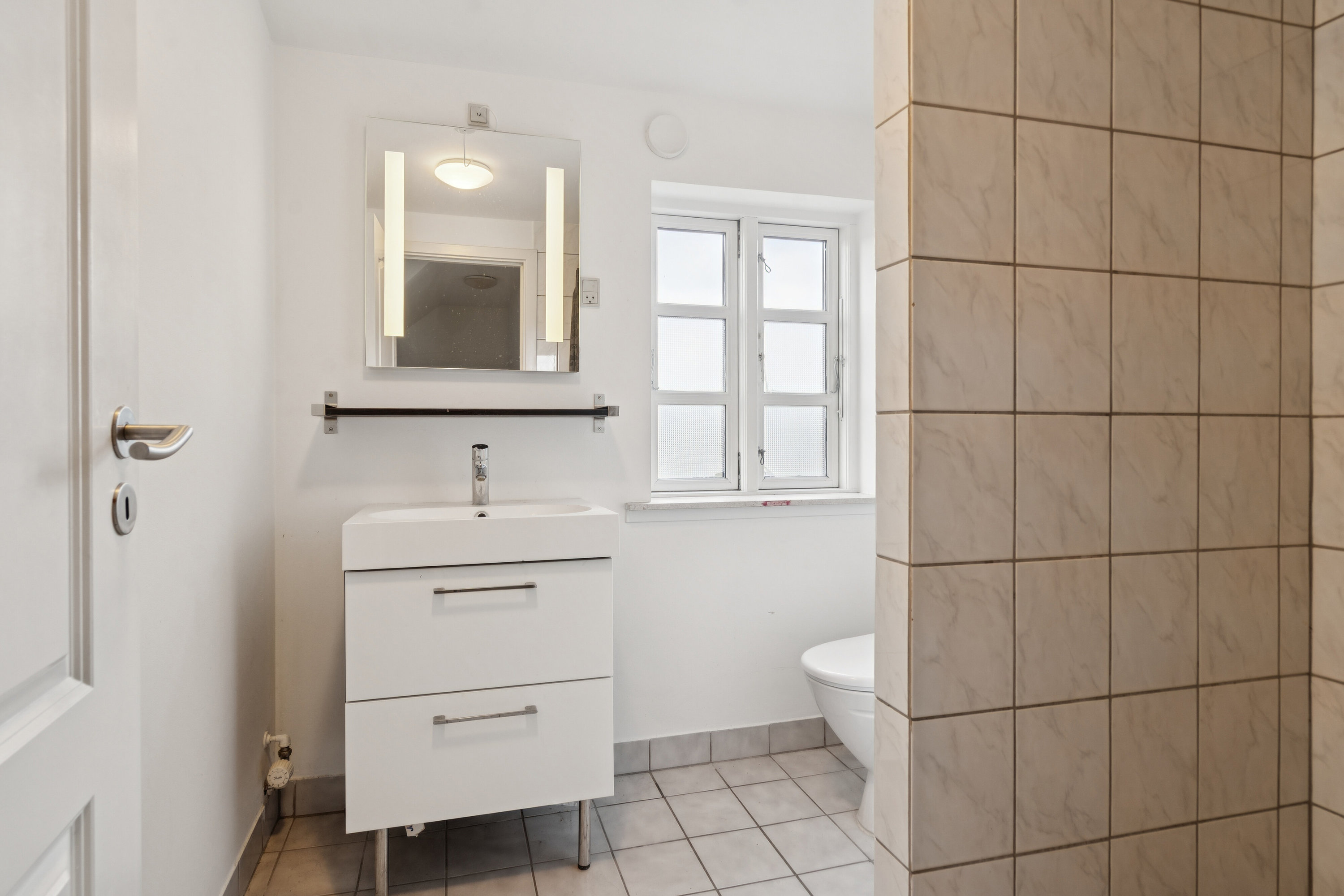 Fremhævet badeværelse billede i fuldskærmstilstand. Billede af Nyborgvej 232A, 5220 Odense SØ