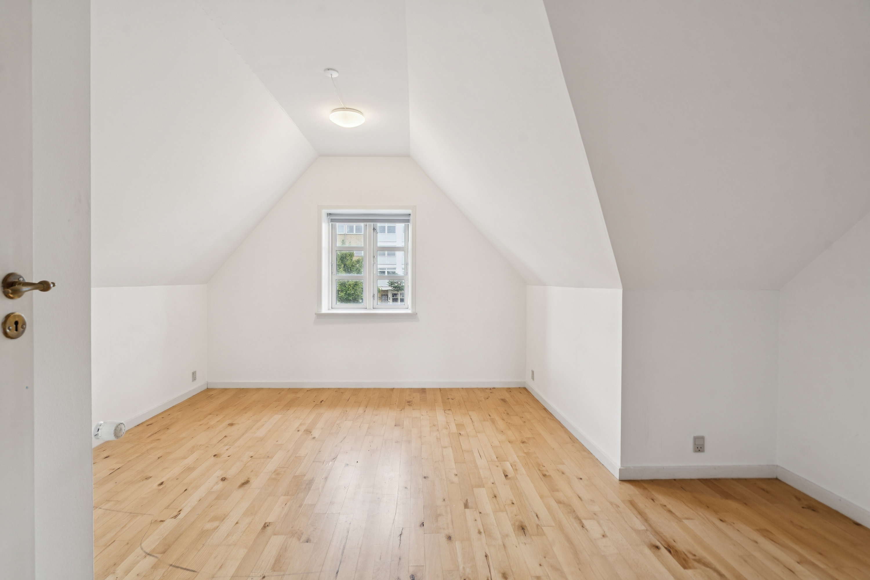 Fremhævet værelse billede i fuldskærmstilstand. Billede af Nyborgvej 232A, 5220 Odense SØ