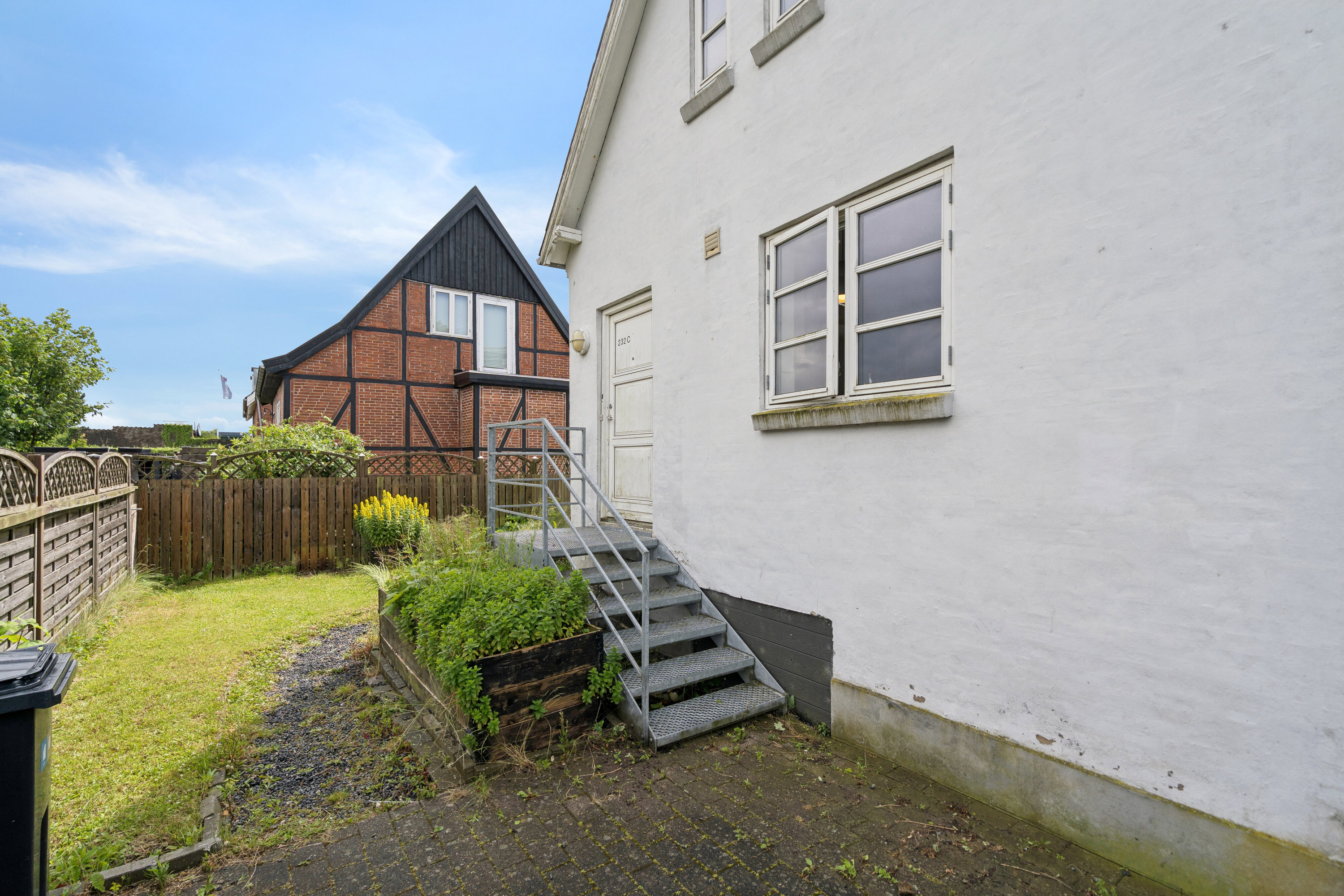 Fremhævet set fra haven billede i fuldskærmstilstand. Billede af Nyborgvej 232A, 5220 Odense SØ