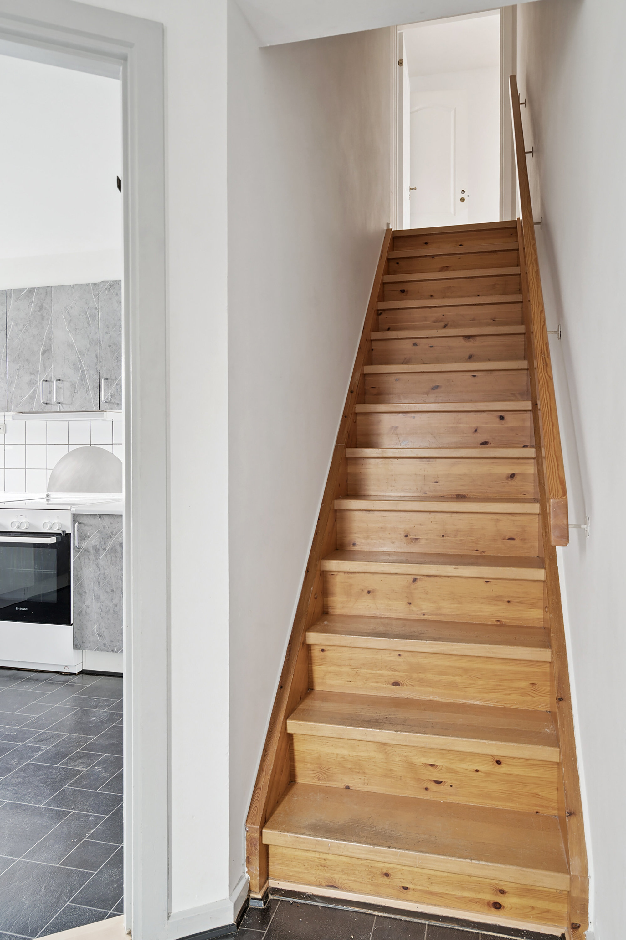 Fremhævet trappe billede i fuldskærmstilstand. Billede af Nyborgvej 232A, 5220 Odense SØ