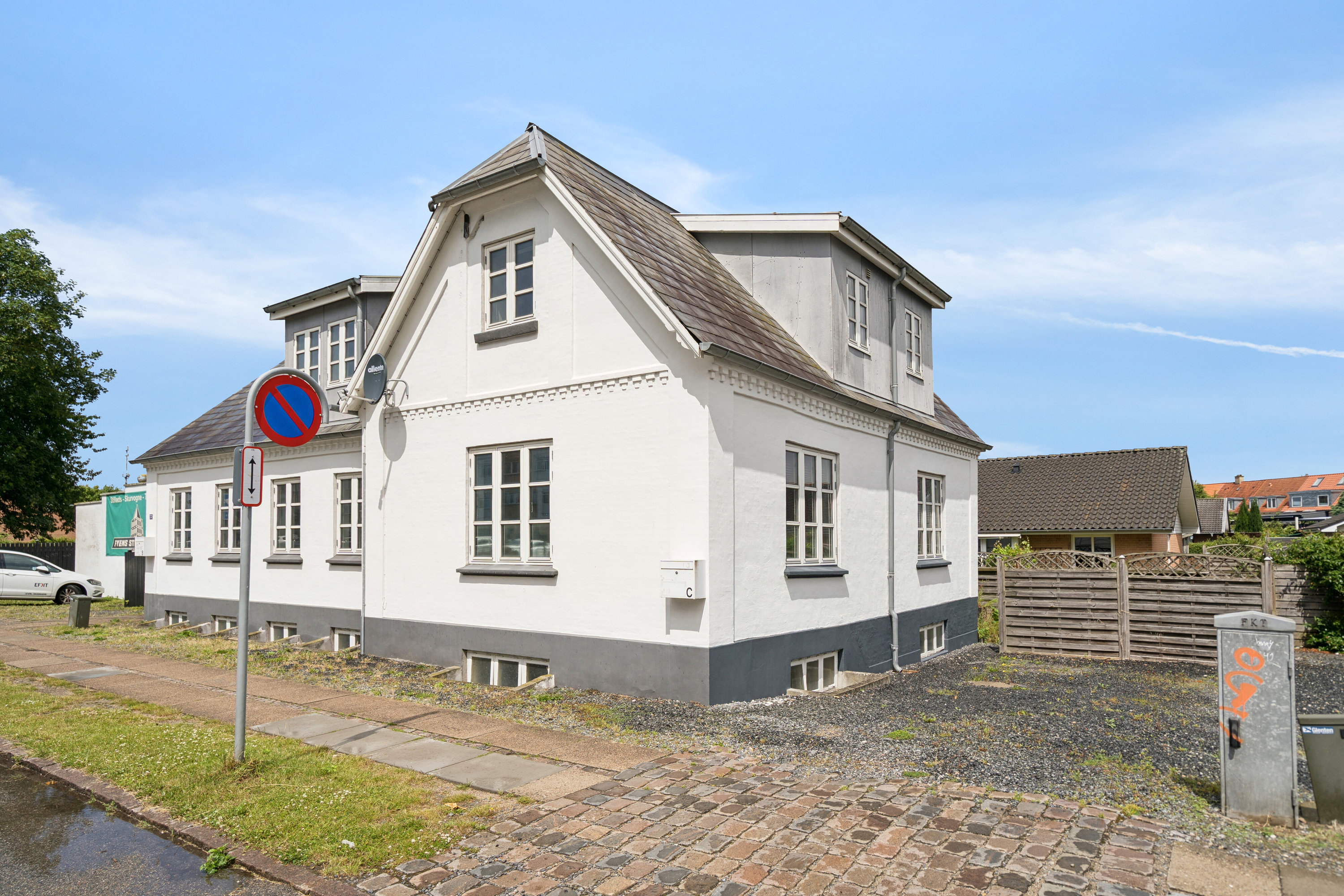 Fremhævet set fra vejen billede i fuldskærmstilstand. Billede af Nyborgvej 232A, 5220 Odense SØ