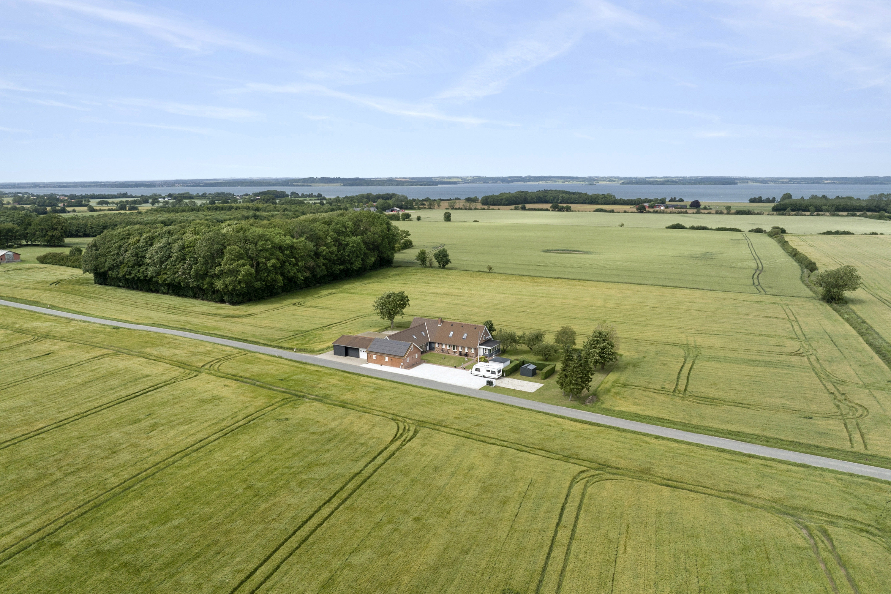 Fremhævet ejendommen billede i fuldskærmstilstand. Billede af Glud Kirkevej 52, Glud, 7130 Juelsminde