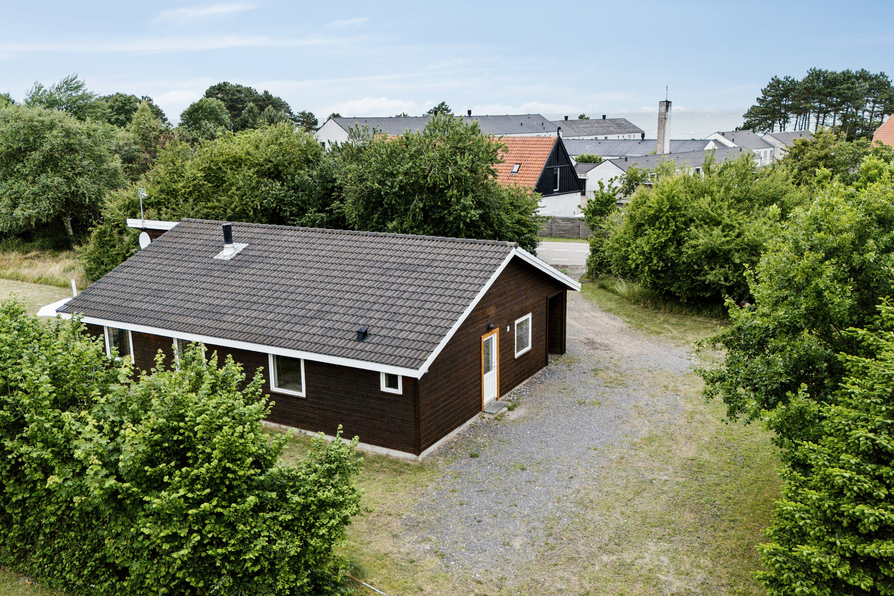 Miniaturebillede 2: set fra vejen. Billede af Høve Stræde 8D, 4550 Asnæs