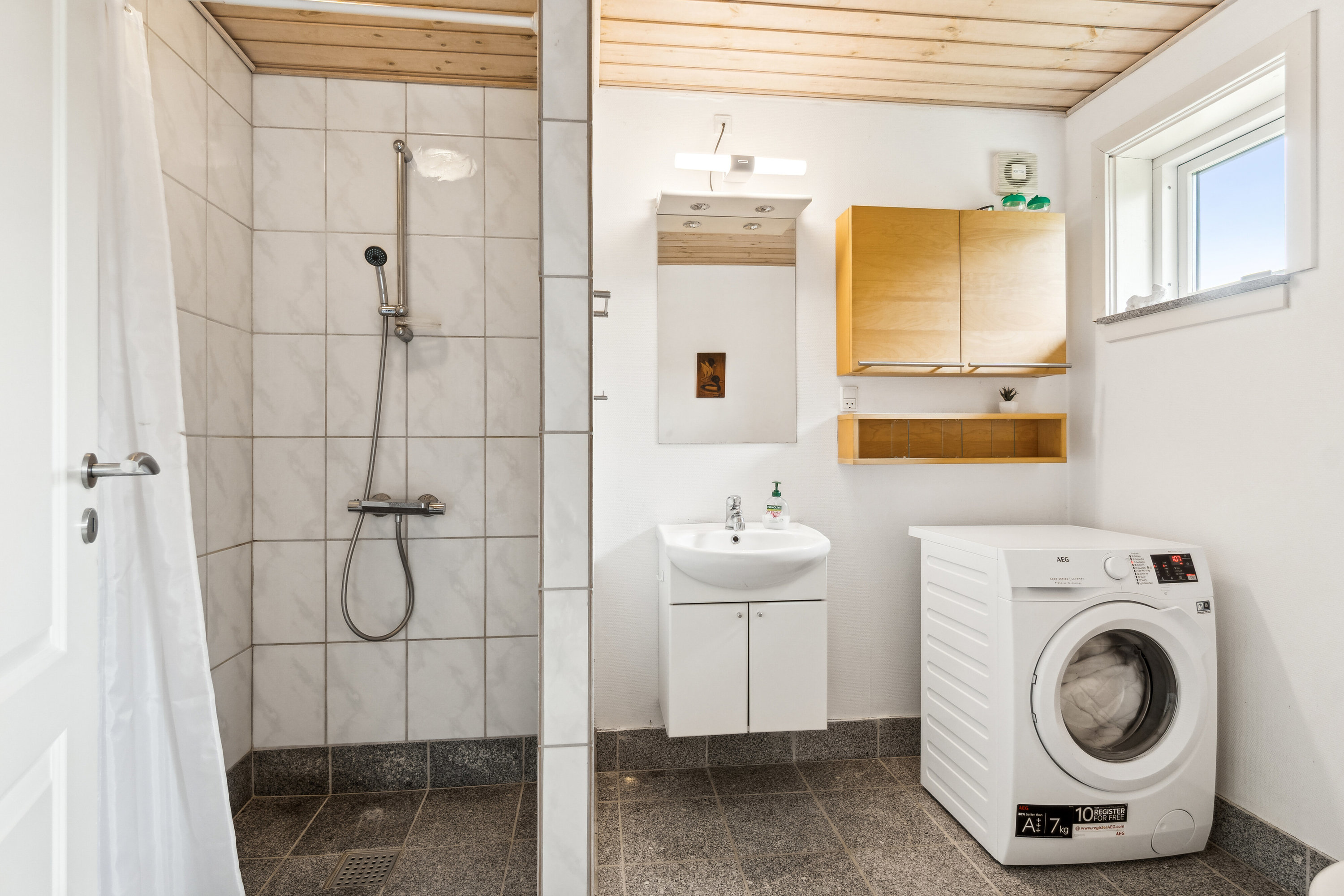 Fremhævet badeværelse billede i fuldskærmstilstand. Billede af Høve Stræde 8D, 4550 Asnæs