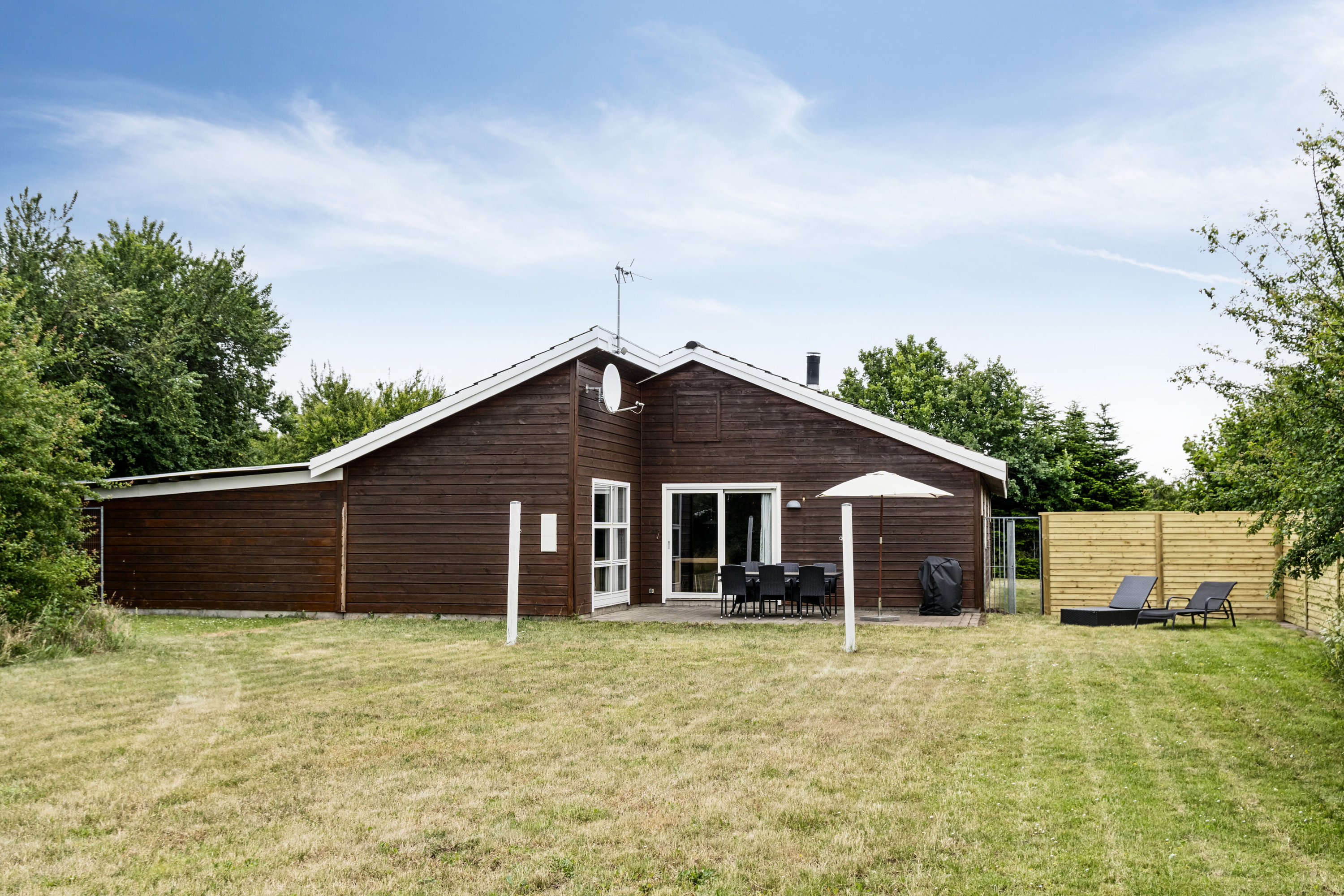 Fremhævet set fra haven billede i fuldskærmstilstand. Billede af Høve Stræde 8D, 4550 Asnæs