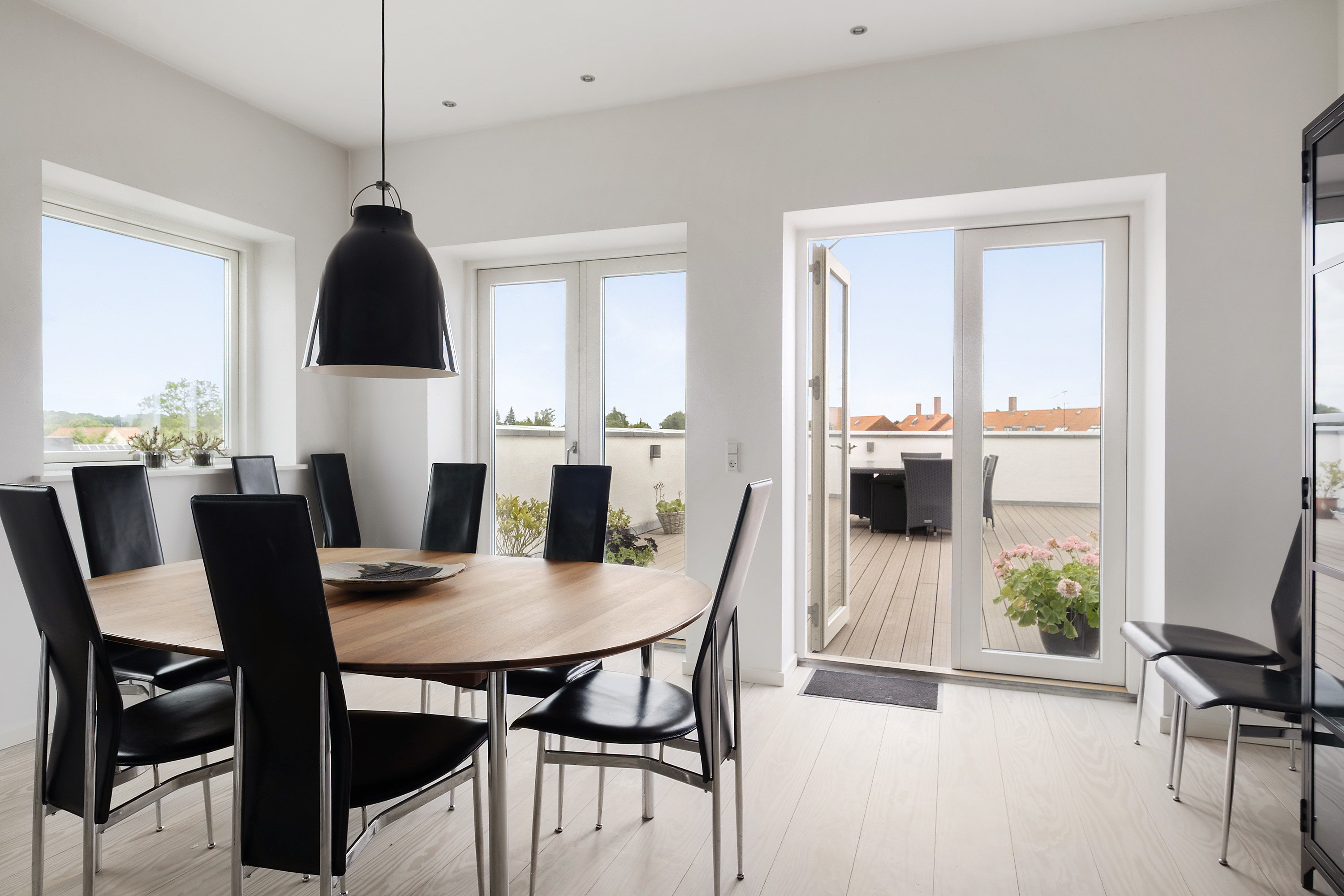 Miniaturebillede 1: spisestue. Billede af Ordrupvej 39A, 3., 2920 Charlottenlund