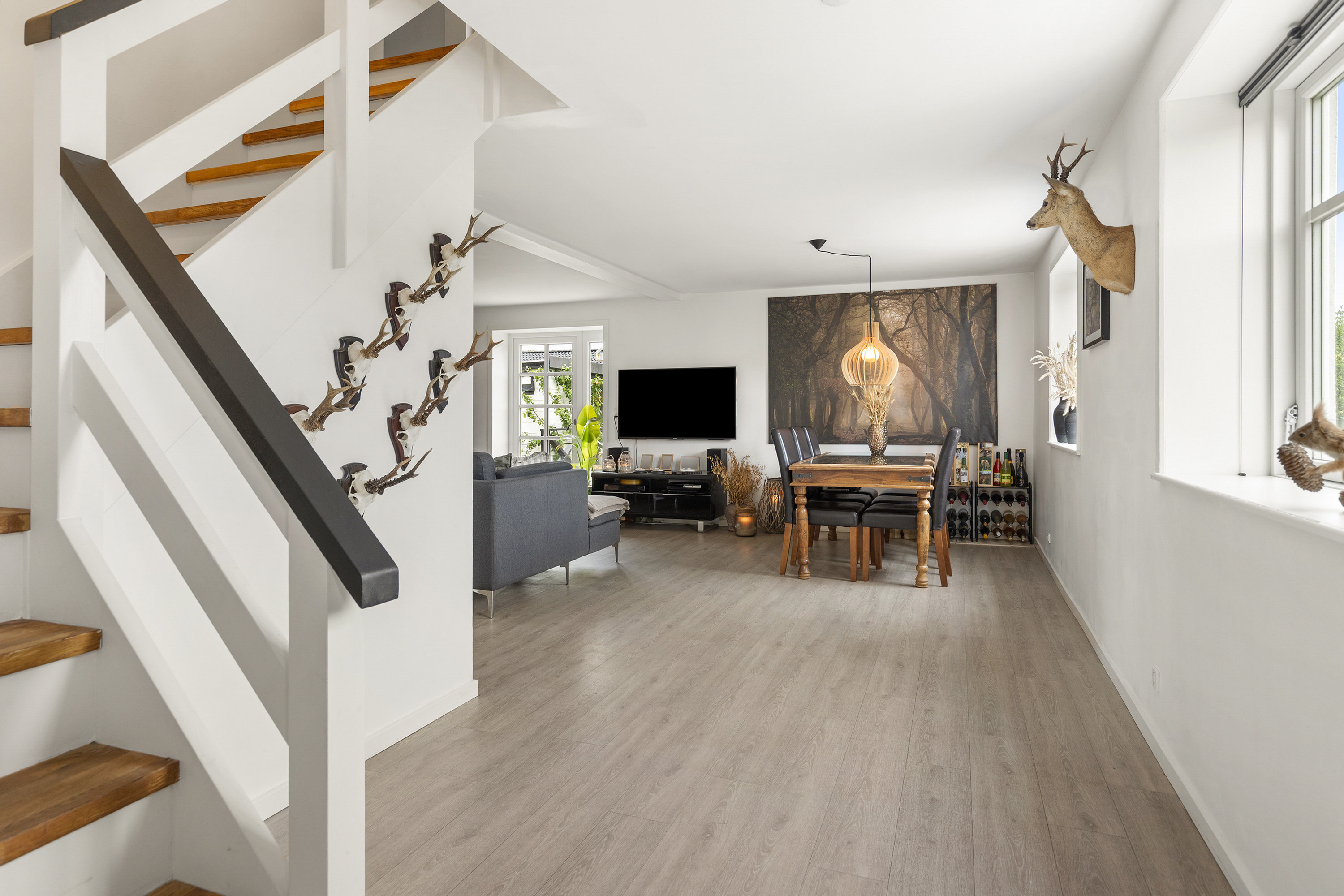 Fremhævet stue billede i fuldskærmstilstand. Billede af Damgade 2, 9700 Brønderslev