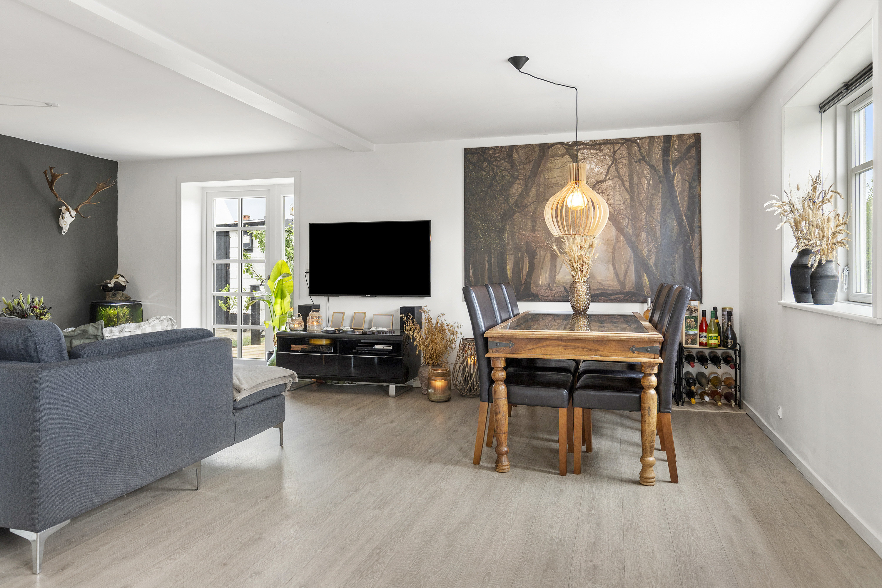 Fremhævet stue billede i fuldskærmstilstand. Billede af Damgade 2, 9700 Brønderslev