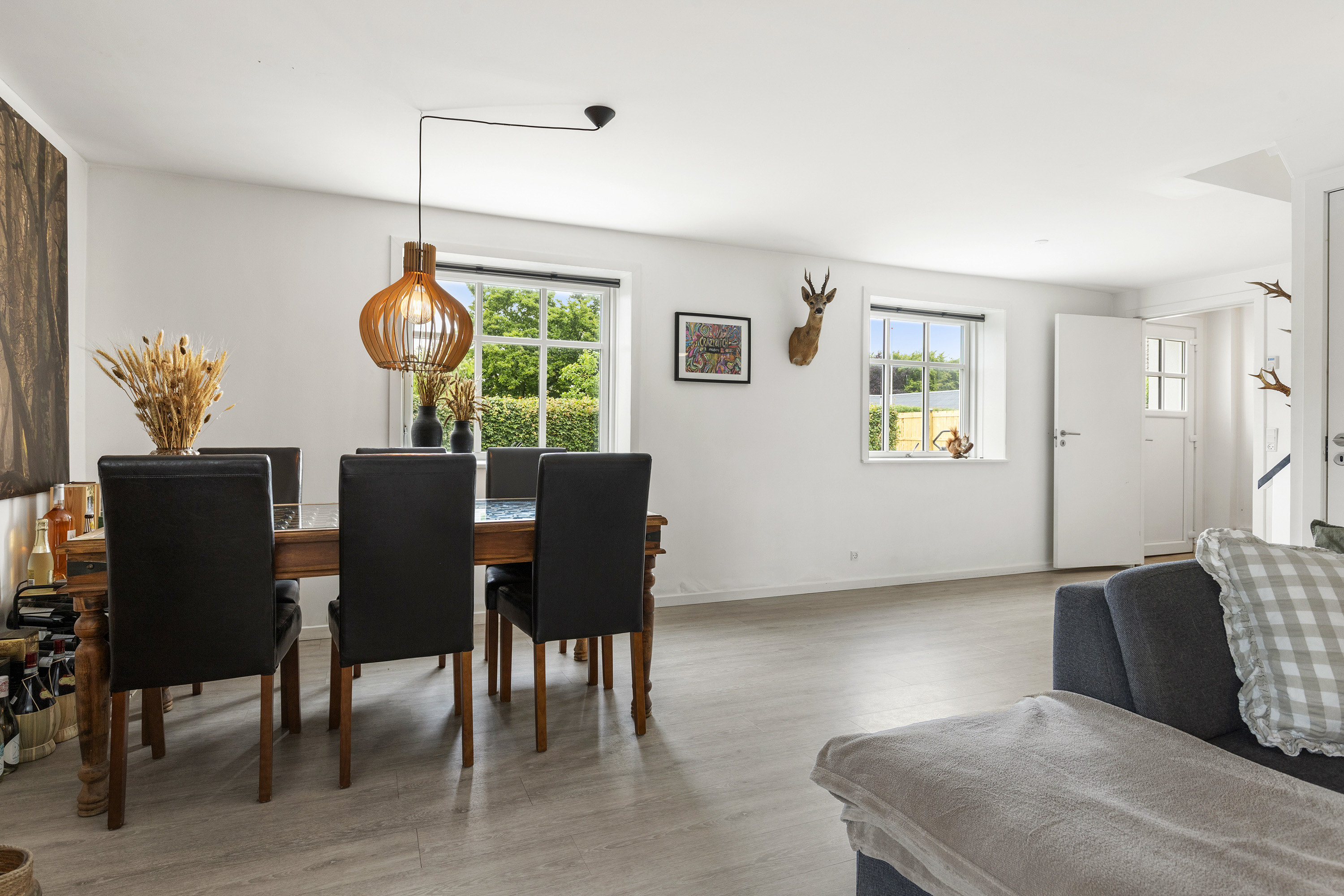 Fremhævet stue billede i fuldskærmstilstand. Billede af Damgade 2, 9700 Brønderslev