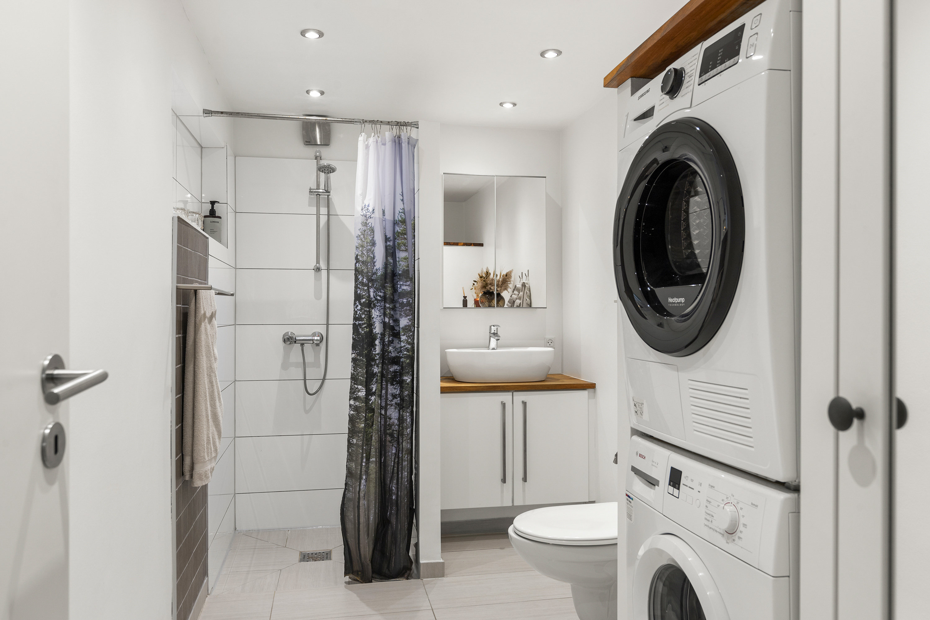 Fremhævet badeværelse billede i fuldskærmstilstand. Billede af Damgade 2, 9700 Brønderslev