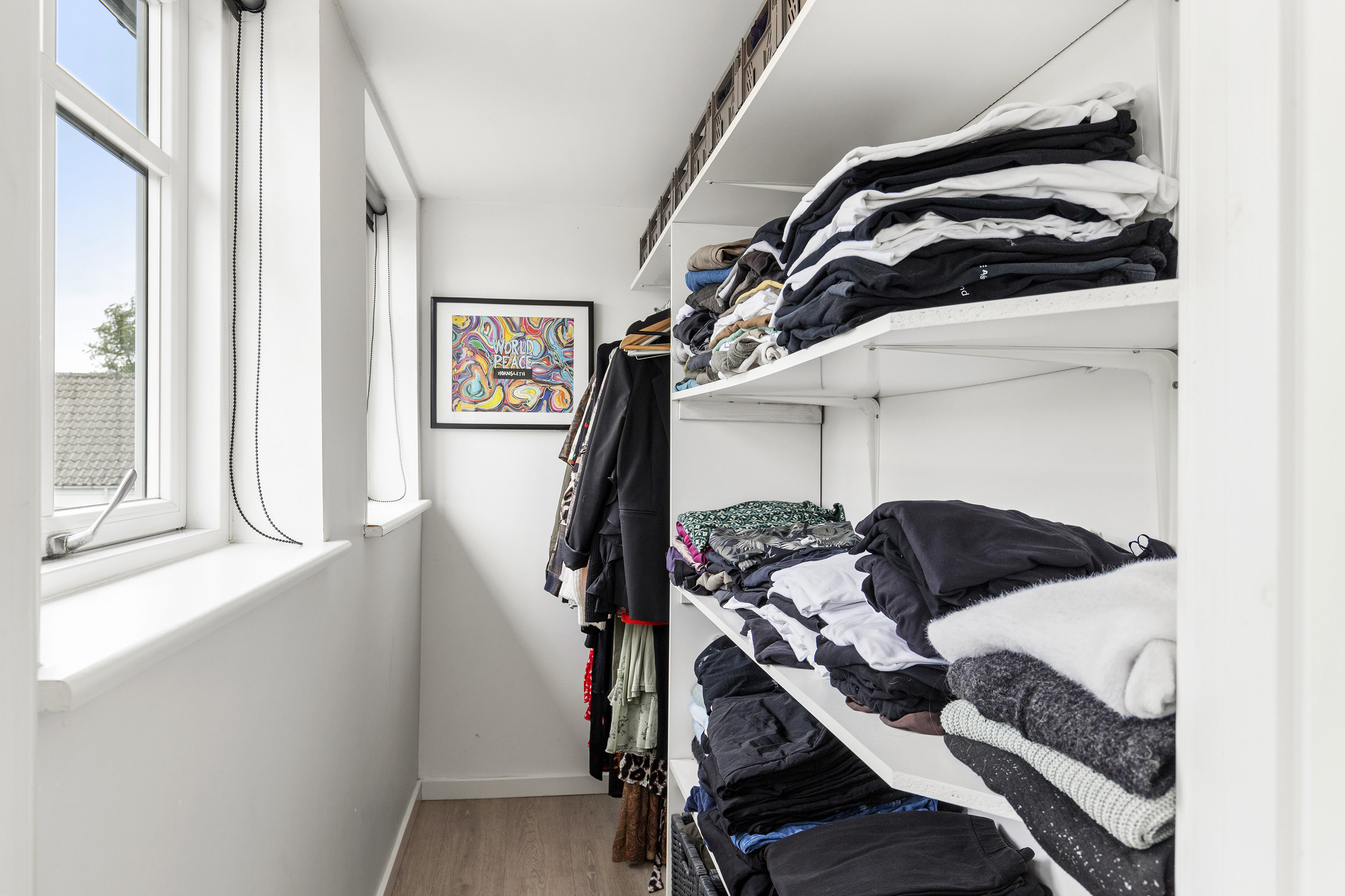 Fremhævet walkin closet billede i fuldskærmstilstand. Billede af Damgade 2, 9700 Brønderslev