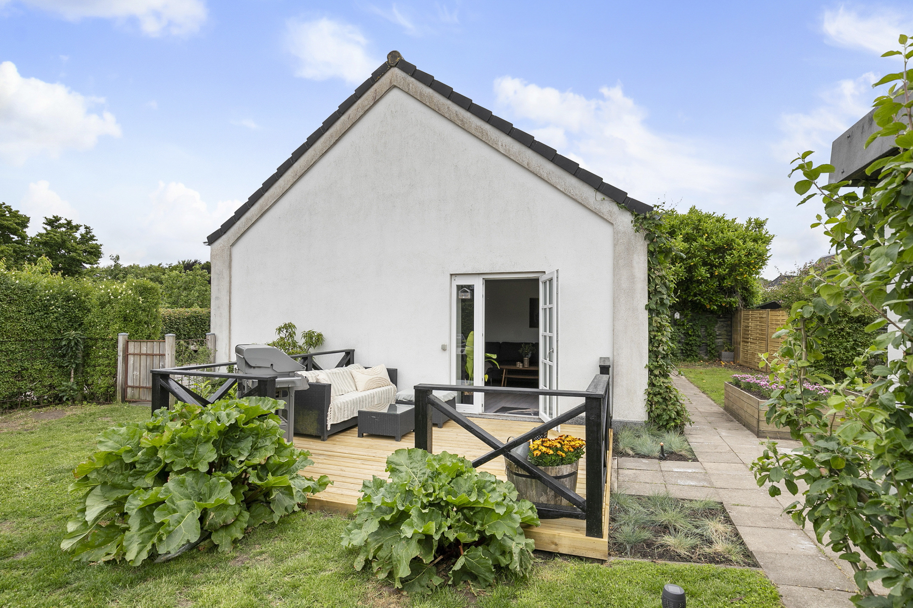 Fremhævet facade billede i fuldskærmstilstand. Billede af Damgade 2, 9700 Brønderslev