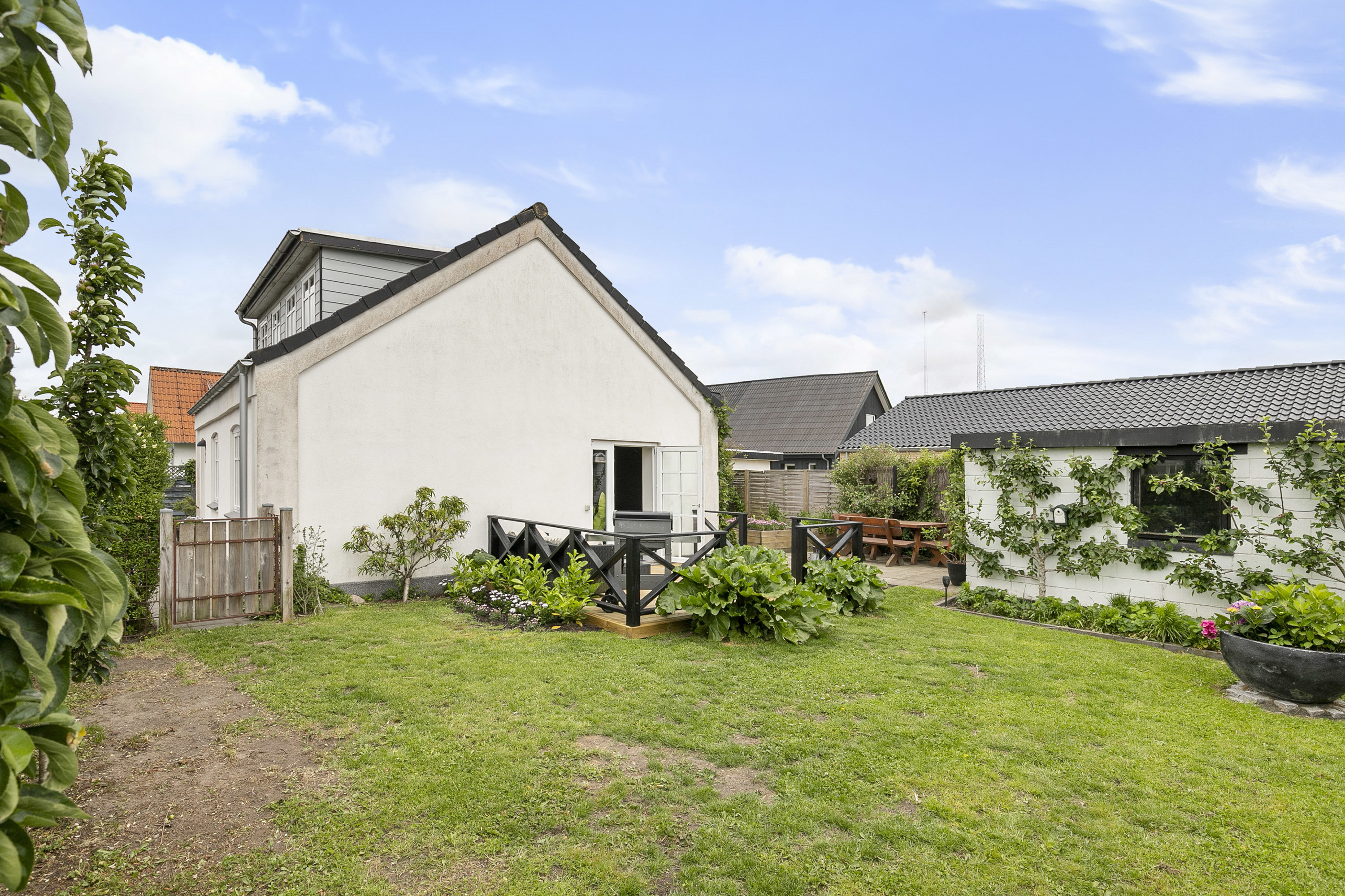 Fremhævet have billede i fuldskærmstilstand. Billede af Damgade 2, 9700 Brønderslev