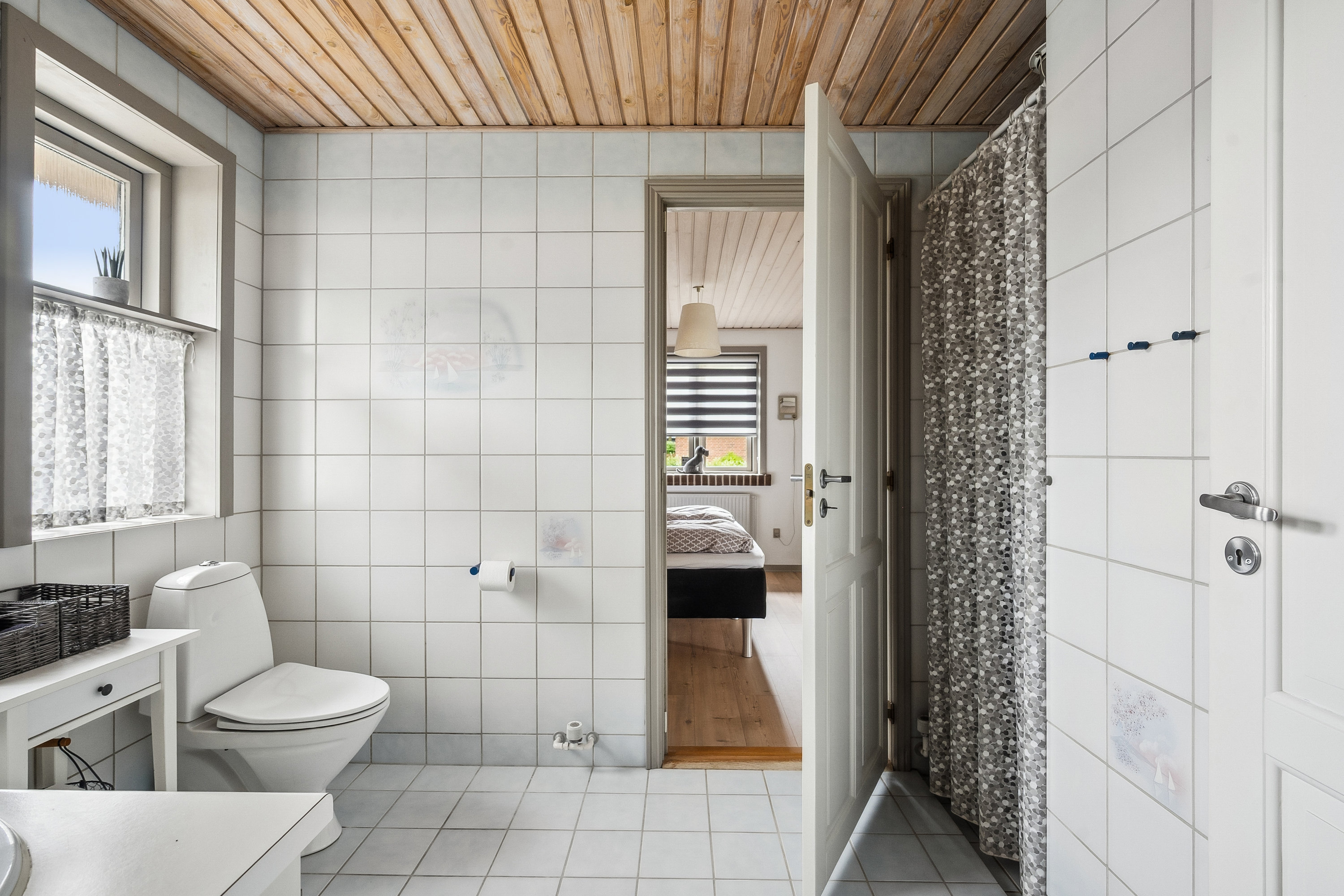 Fremhævet badeværelse billede i fuldskærmstilstand. Billede af Søparken 10, 6862 Tistrup