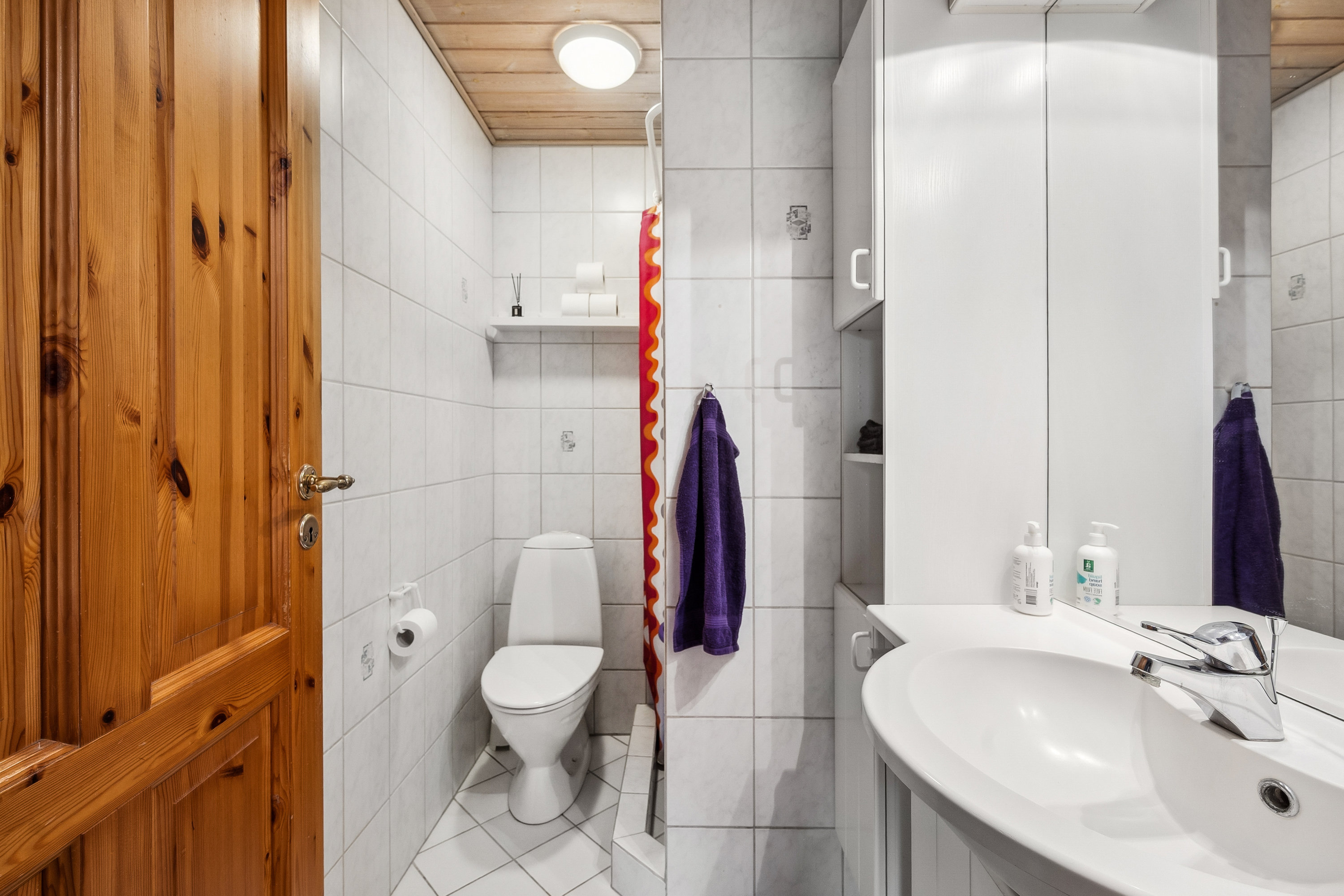 Fremhævet badeværelse billede i fuldskærmstilstand. Billede af Søparken 10, 6862 Tistrup