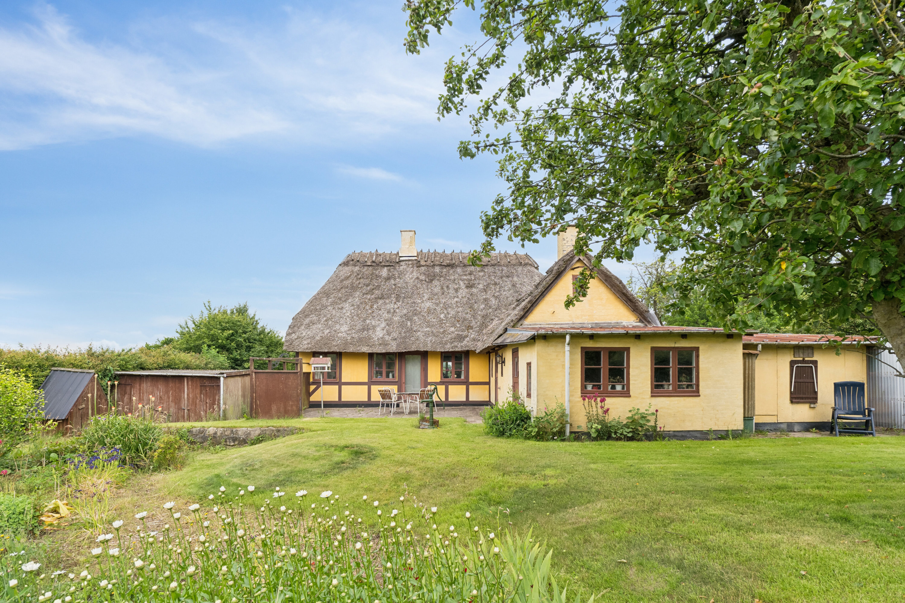 Miniaturebillede 1: set fra haven. Billede af Brændeskovvej 18, Tved, 5700 Svendborg