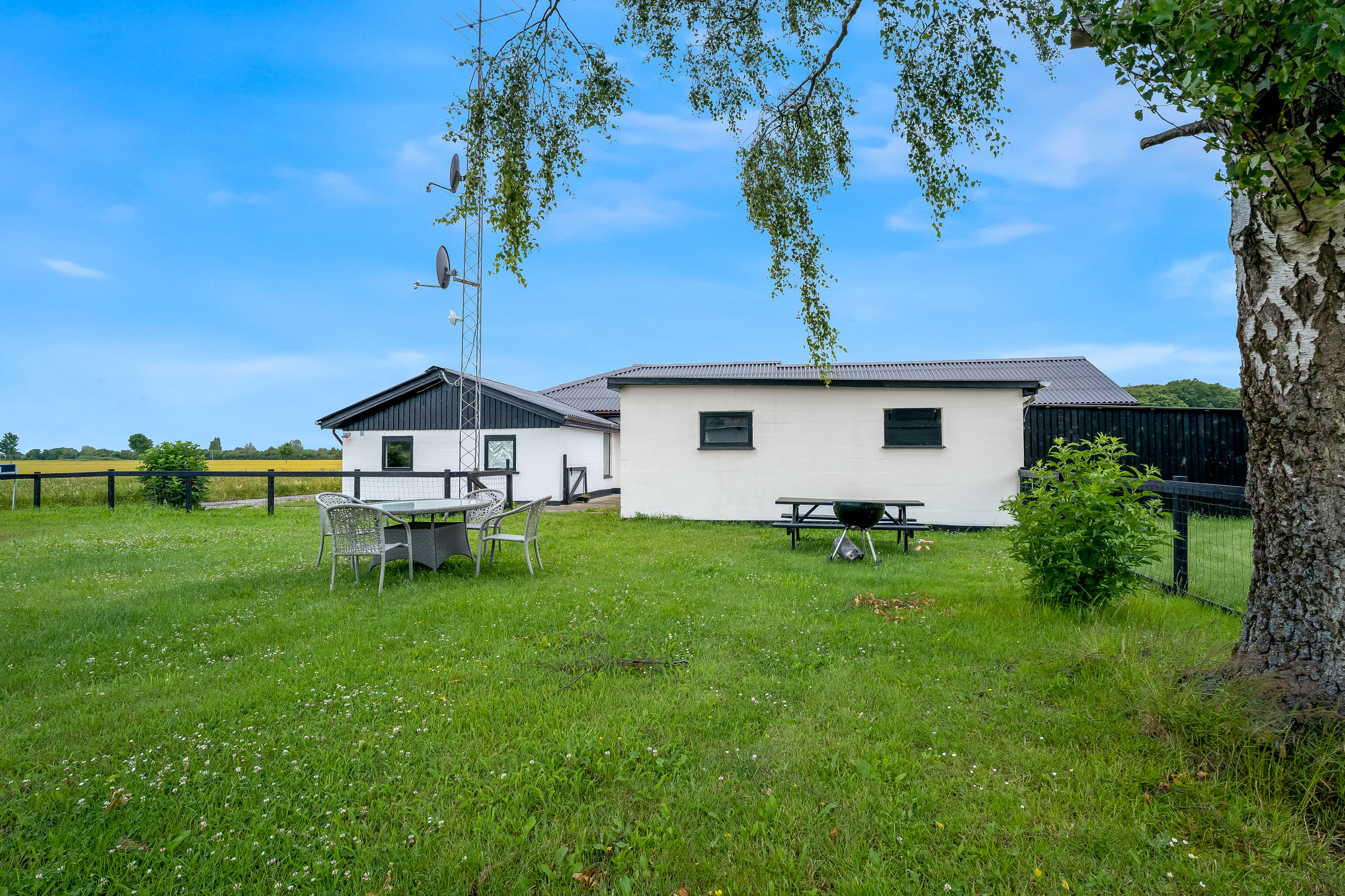 Fremhævet facade billede i fuldskærmstilstand. Billede af Skovvej 5, 4960 Holeby