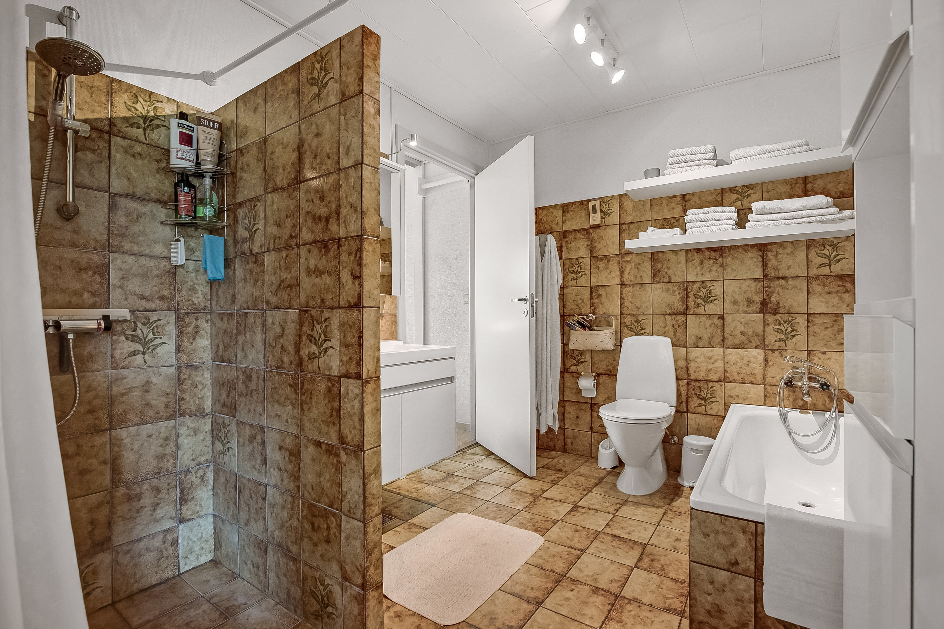 Fremhævet badeværelse billede i fuldskærmstilstand. Billede af Julivænget 61, Bramdrupdam, 6000 Kolding