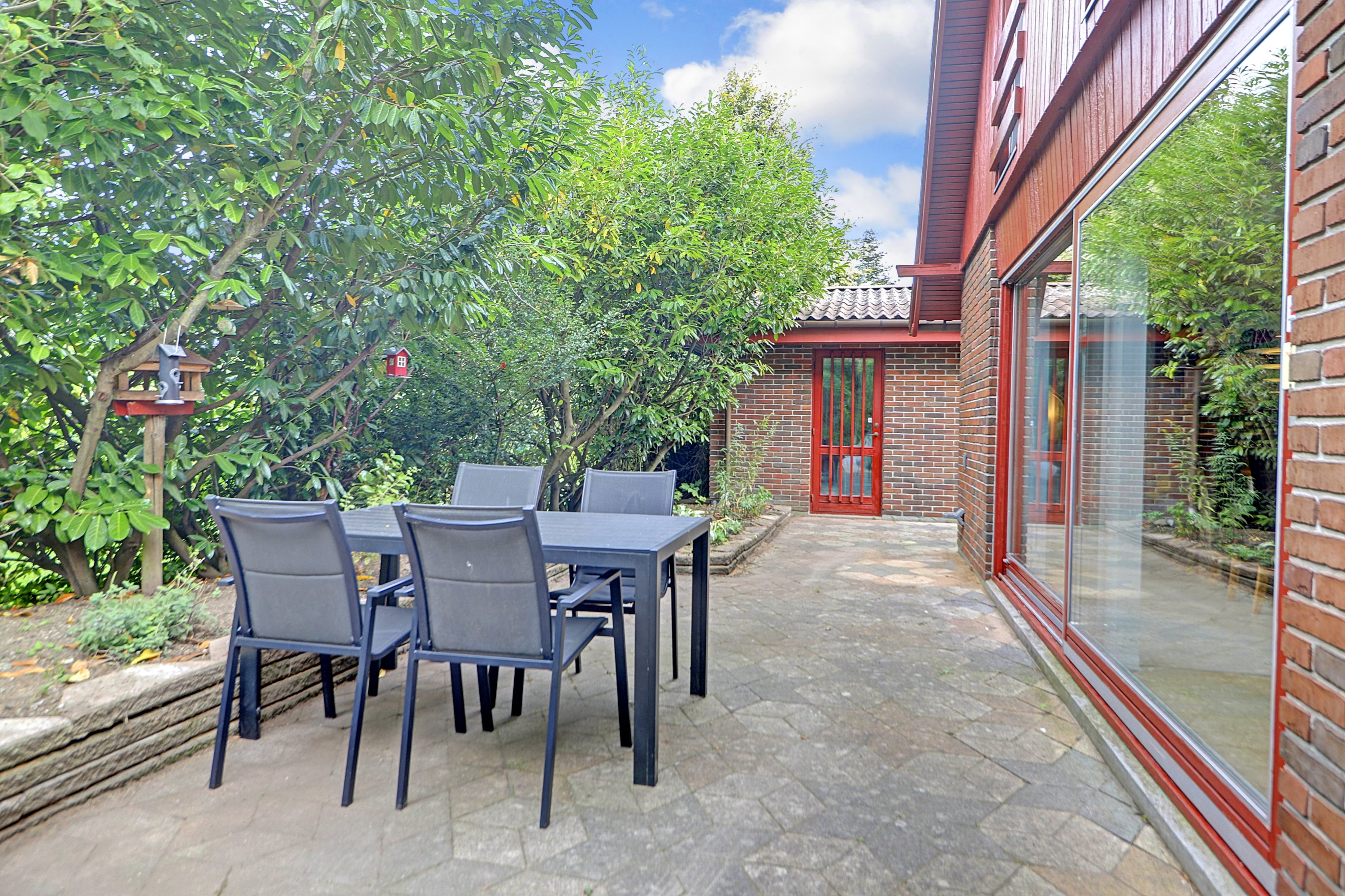 Fremhævet terrasse billede i fuldskærmstilstand. Billede af Skovbrinken 28, 3450 Allerød