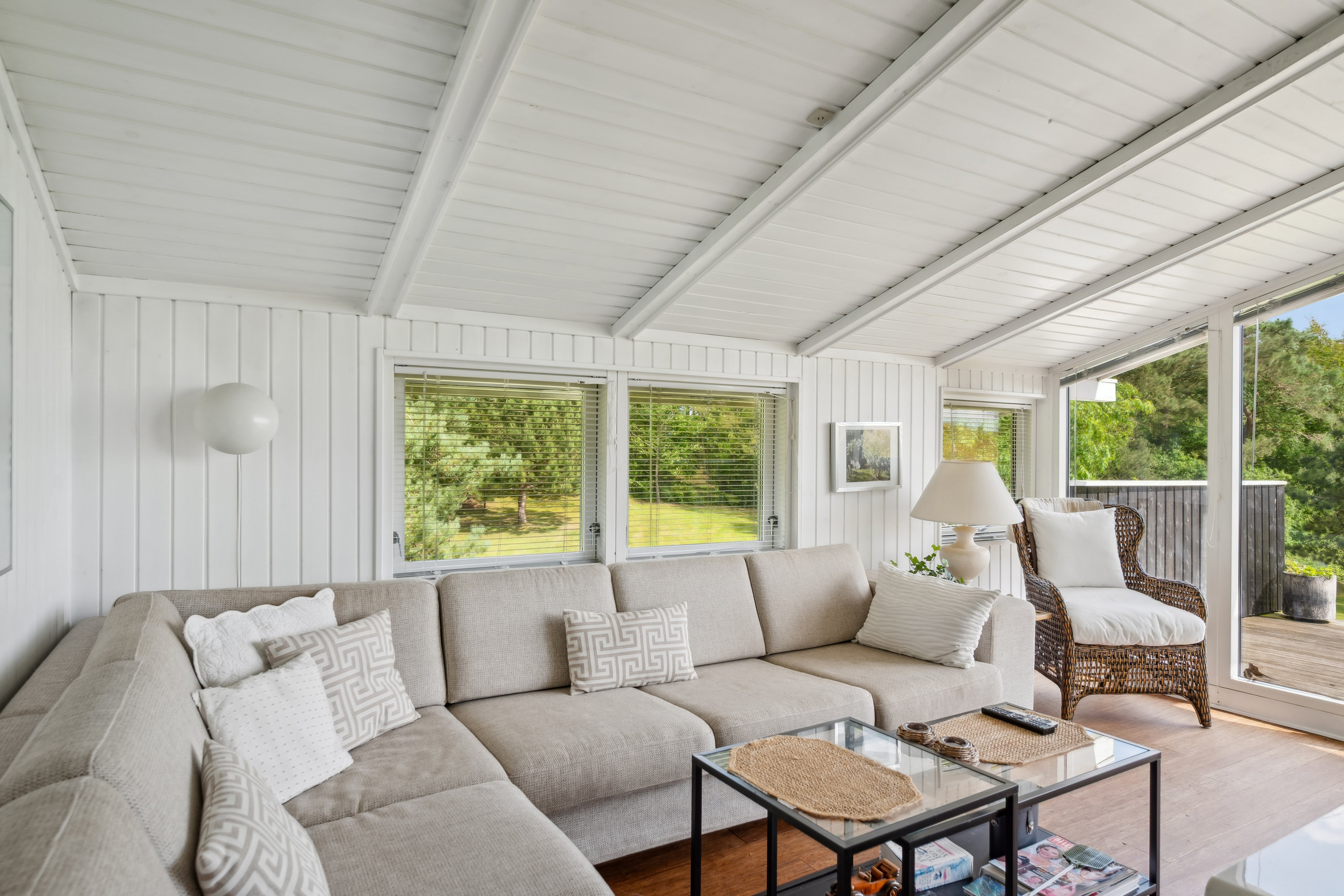 Fremhævet stue billede i fuldskærmstilstand. Billede af Eskildshøj 4, Fuglsø, 8420 Knebel