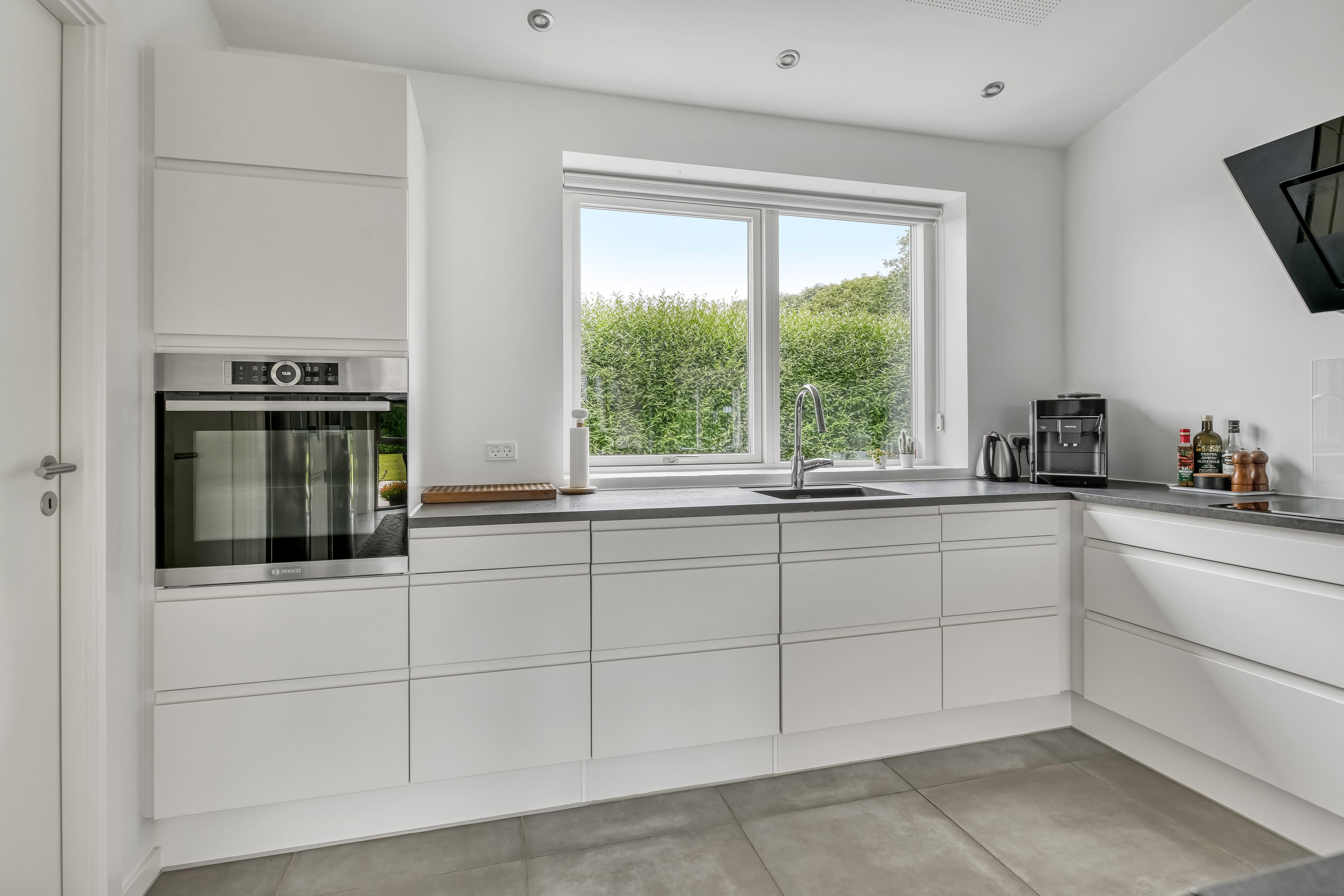 Fremhævet køkken billede i fuldskærmstilstand. Billede af Hønseringen 7, 7190 Billund