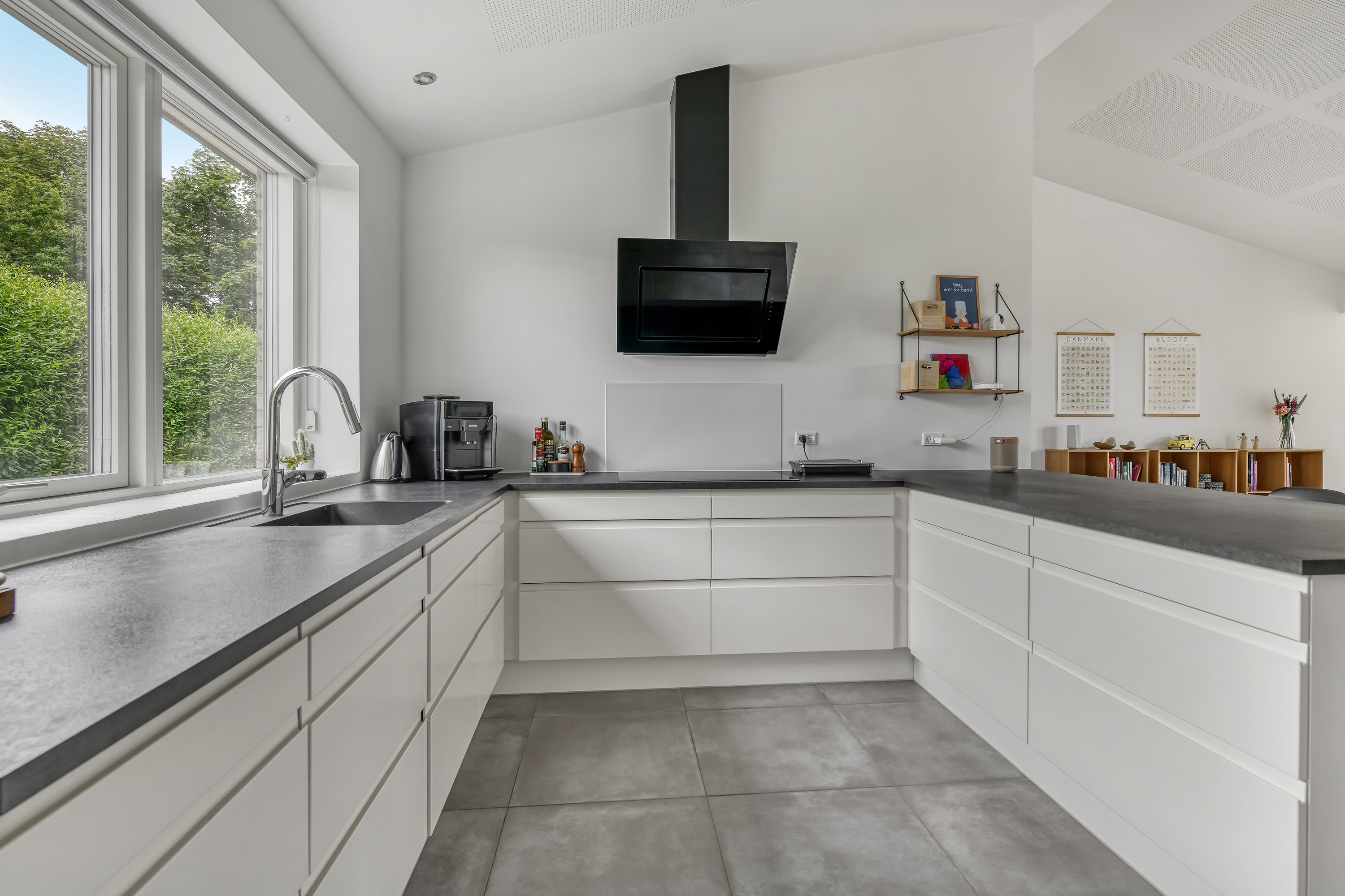 Miniaturebillede 1: køkken. Billede af Hønseringen 7, 7190 Billund