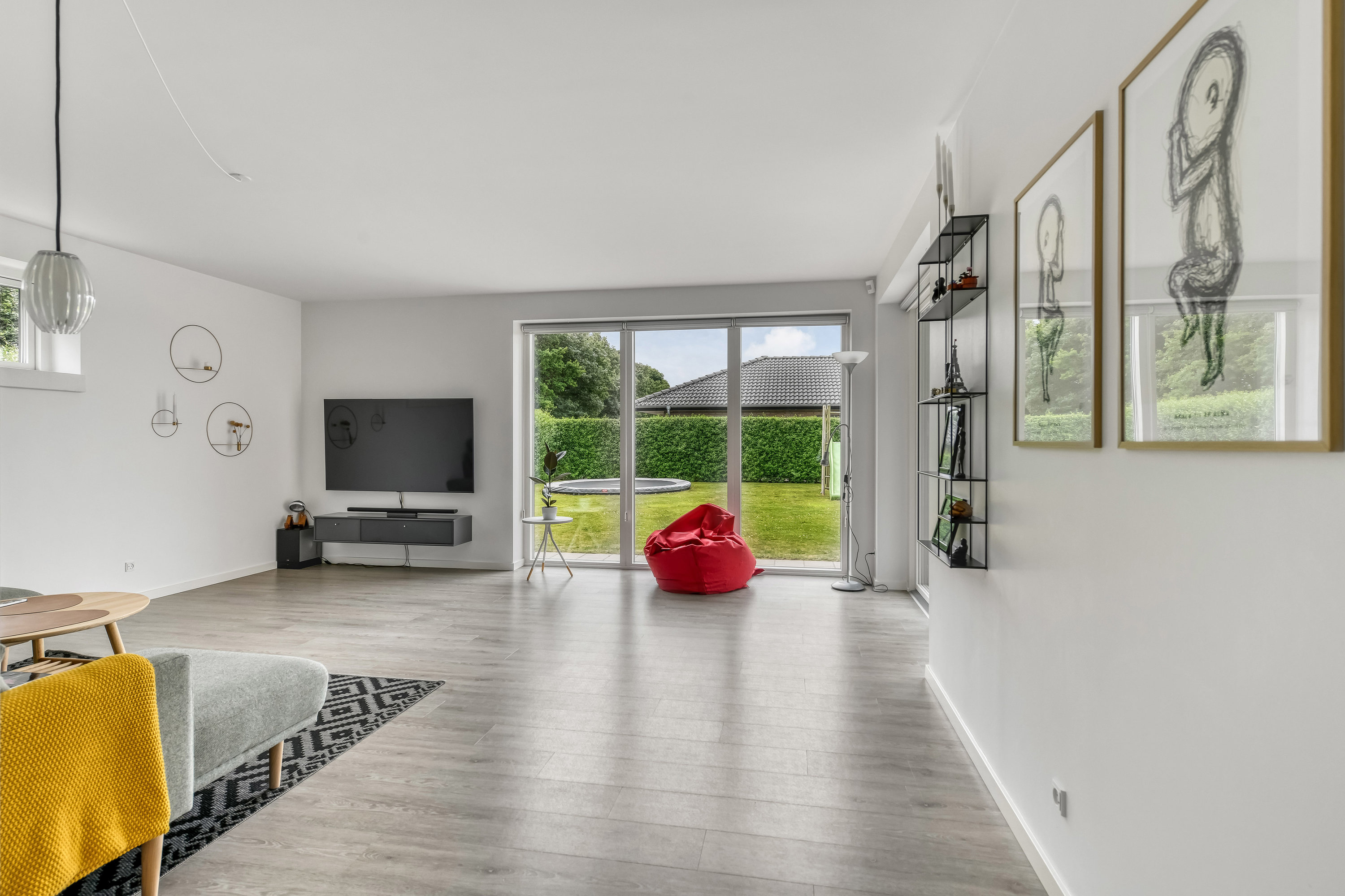 Fremhævet stue billede i fuldskærmstilstand. Billede af Hønseringen 7, 7190 Billund