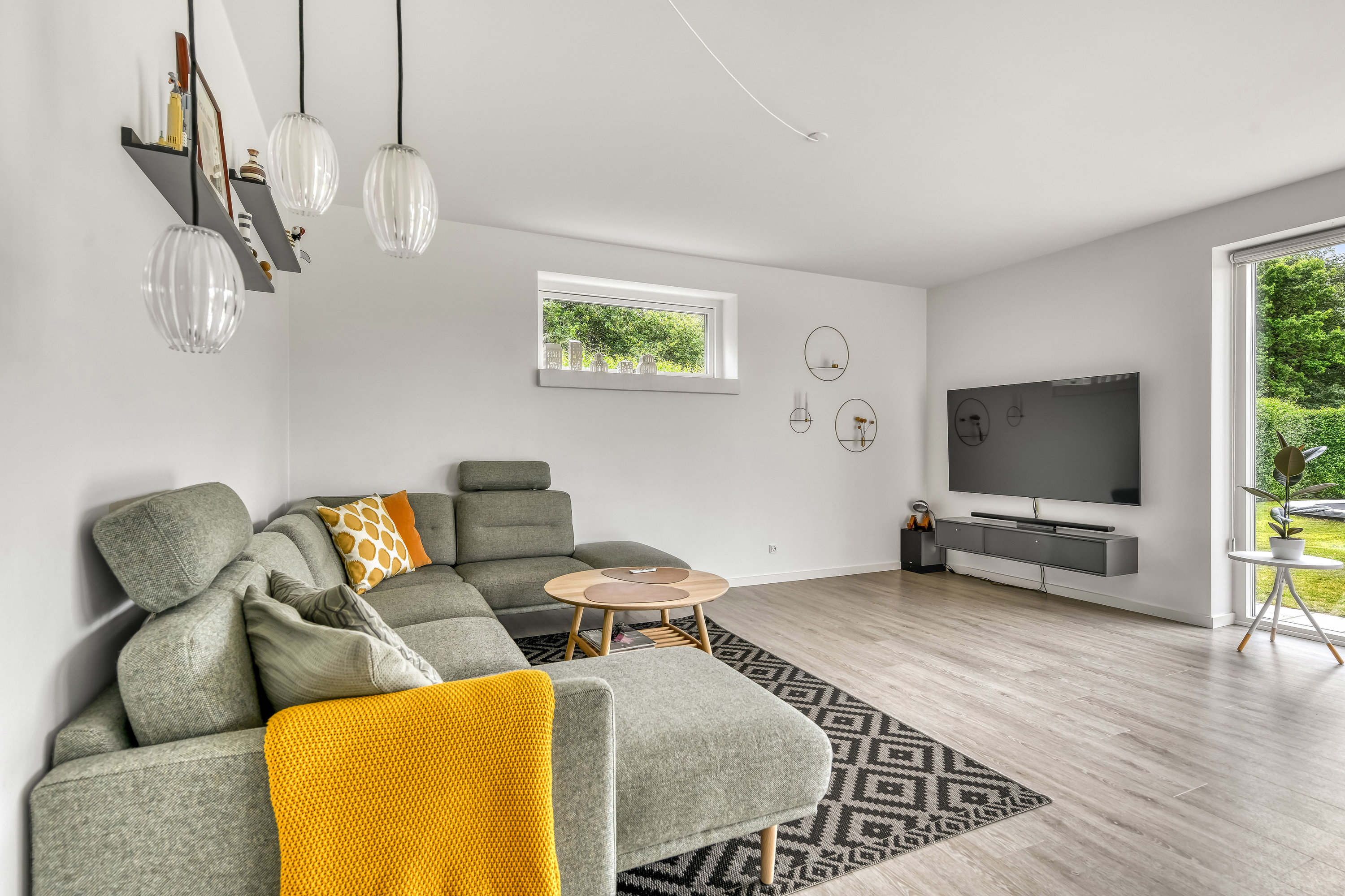 Fremhævet stue billede i fuldskærmstilstand. Billede af Hønseringen 7, 7190 Billund